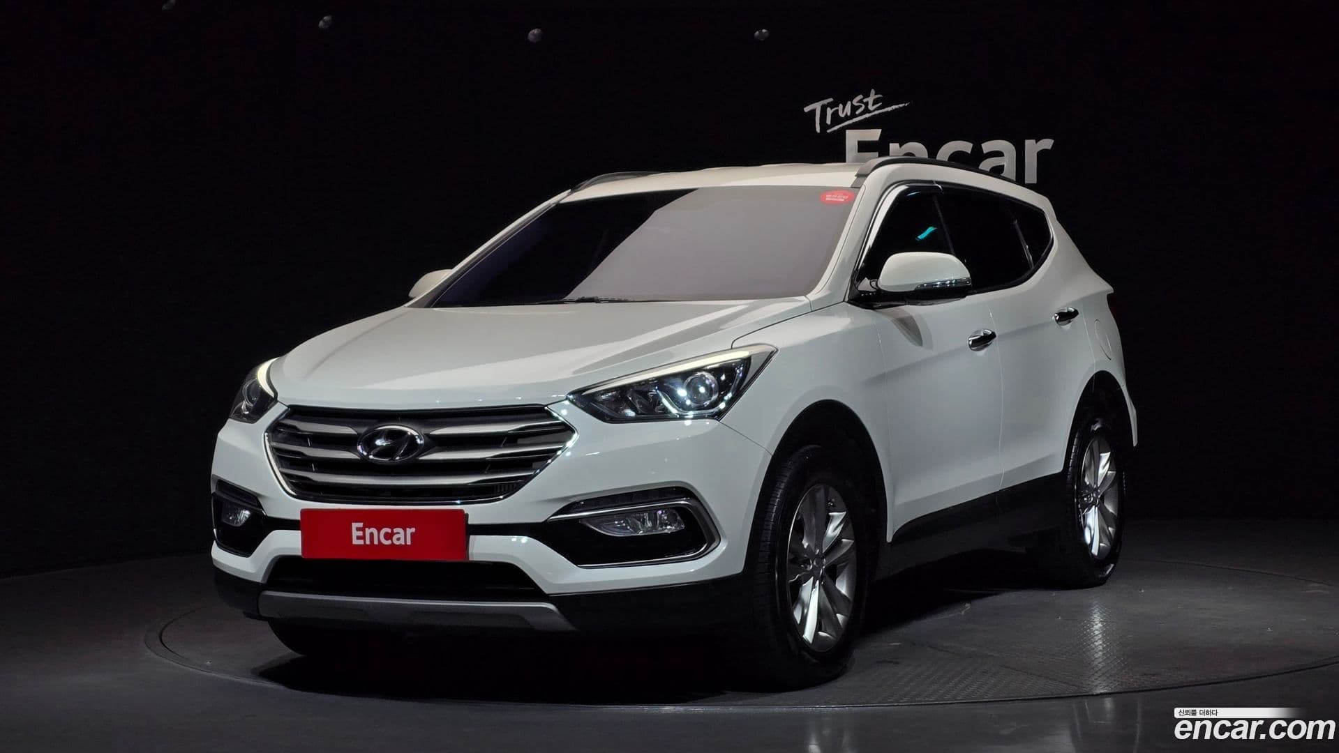 Main__Slider__Photo:Santafe Hyundai 2015.8-0