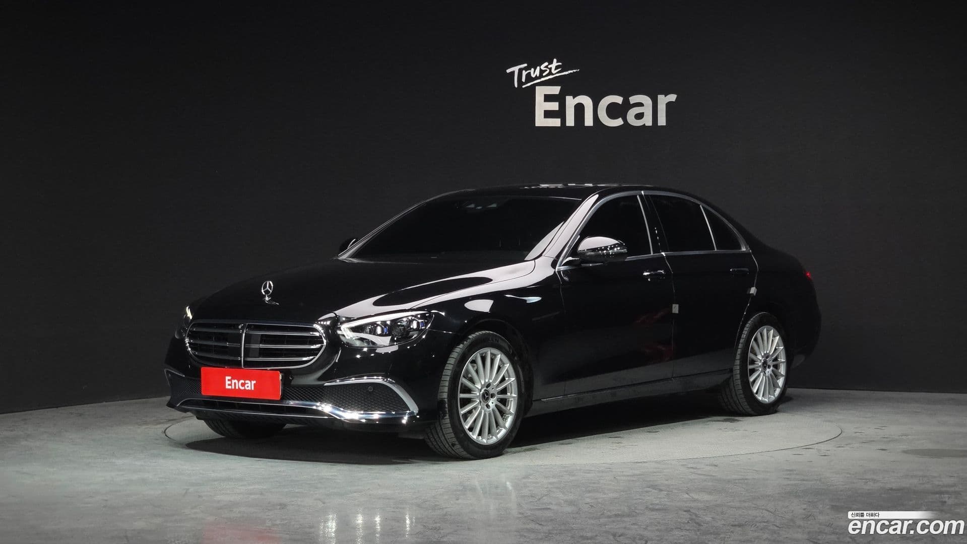 Main__Slider__Photo:E-Class Mercedes-Benz 2022.6-0