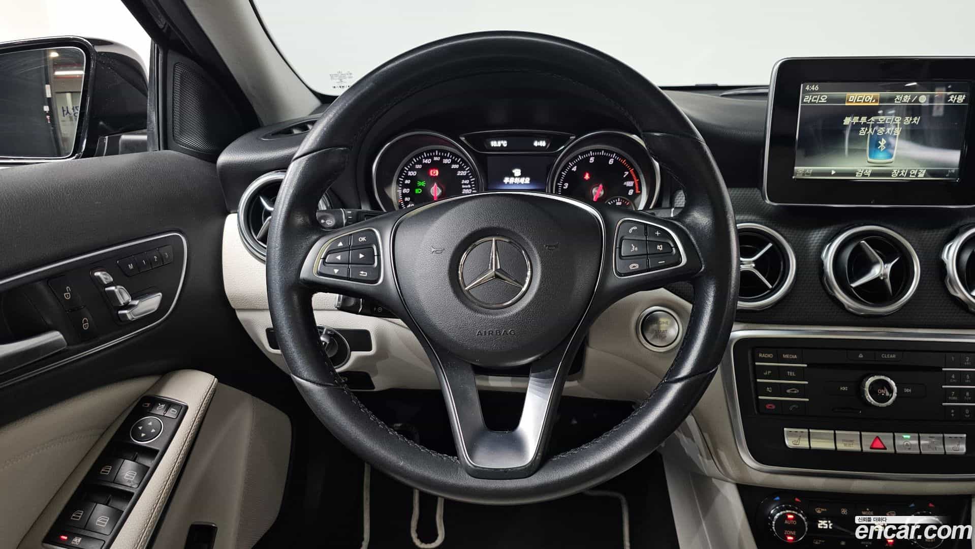GLA-Class Mercedes-Benz 2018.1-OPTION-017