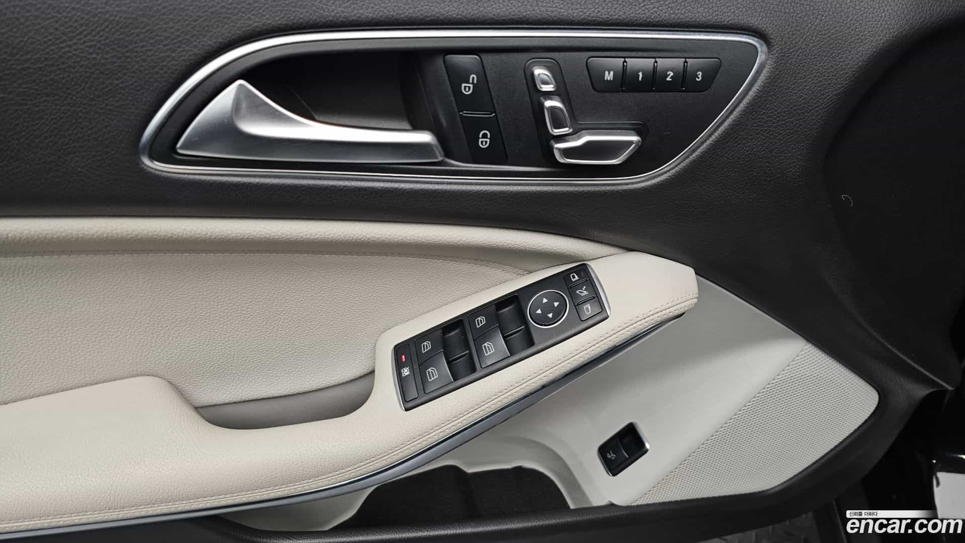 GLA-Class Mercedes-Benz 2018.1-OPTION-021