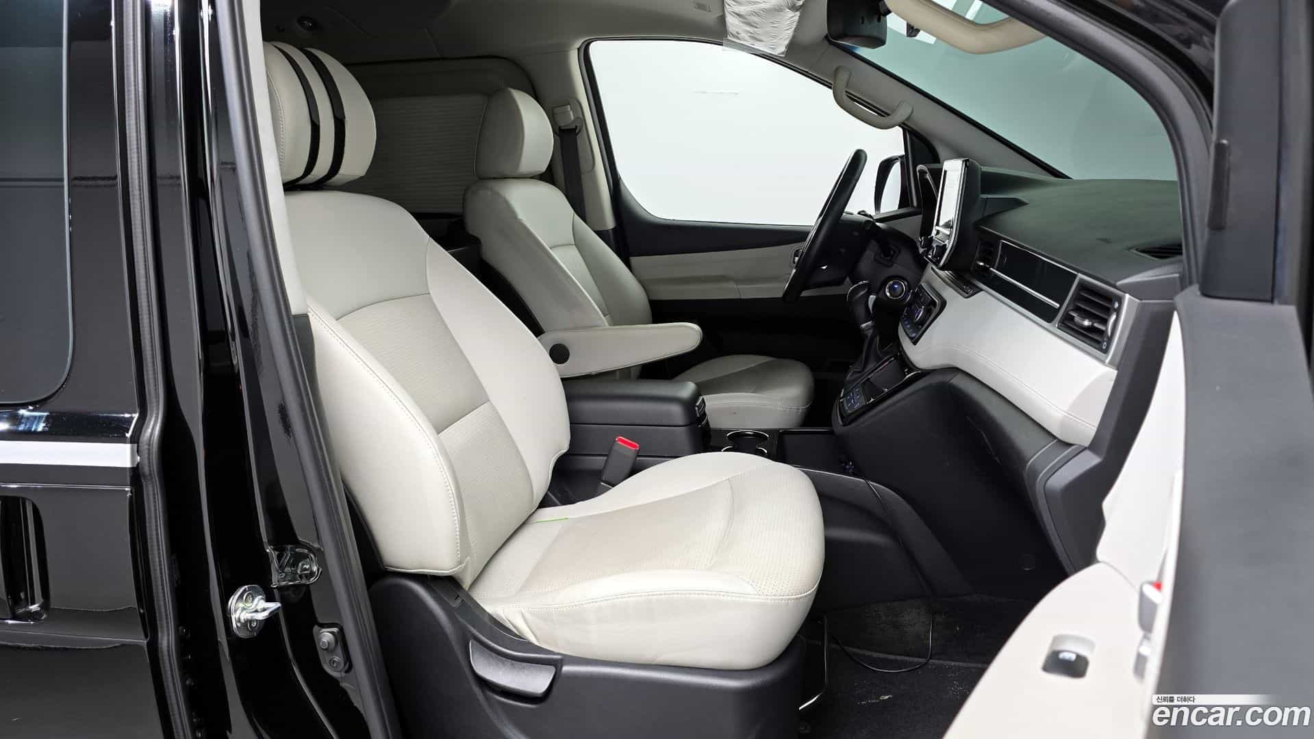 Starex Hyundai 2019.4-INNER-010
