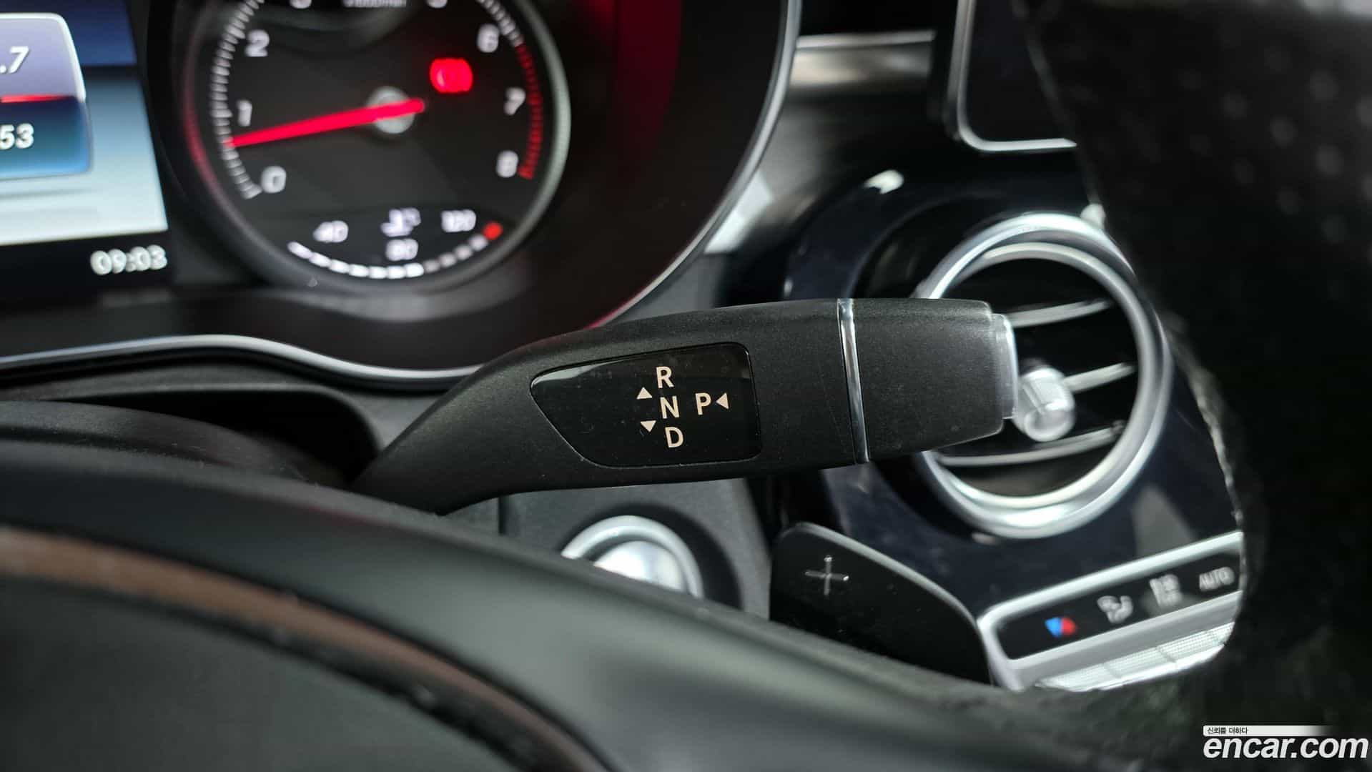GLC-Class Mercedes-Benz 2019.8-INNER-009