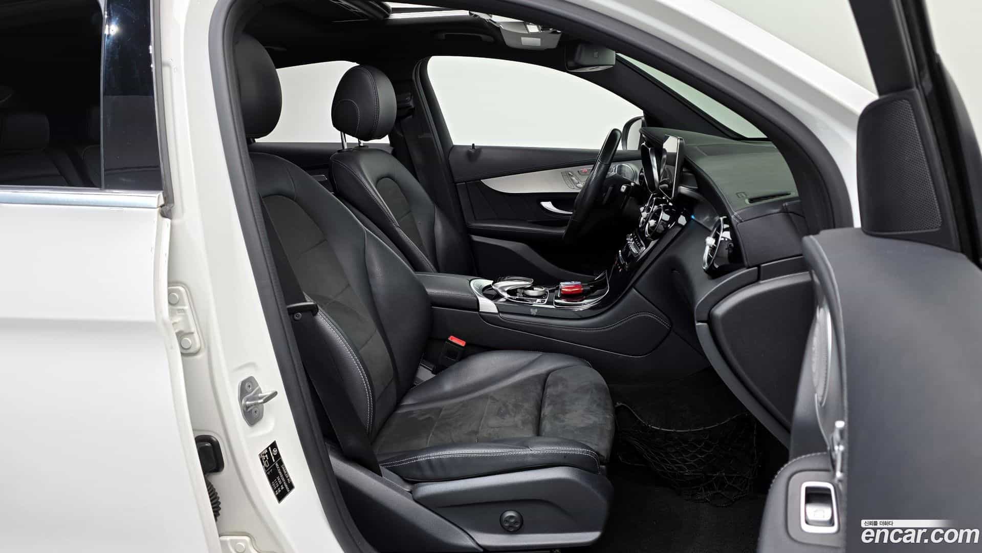 GLC-Class Mercedes-Benz 2019.8-INNER-010