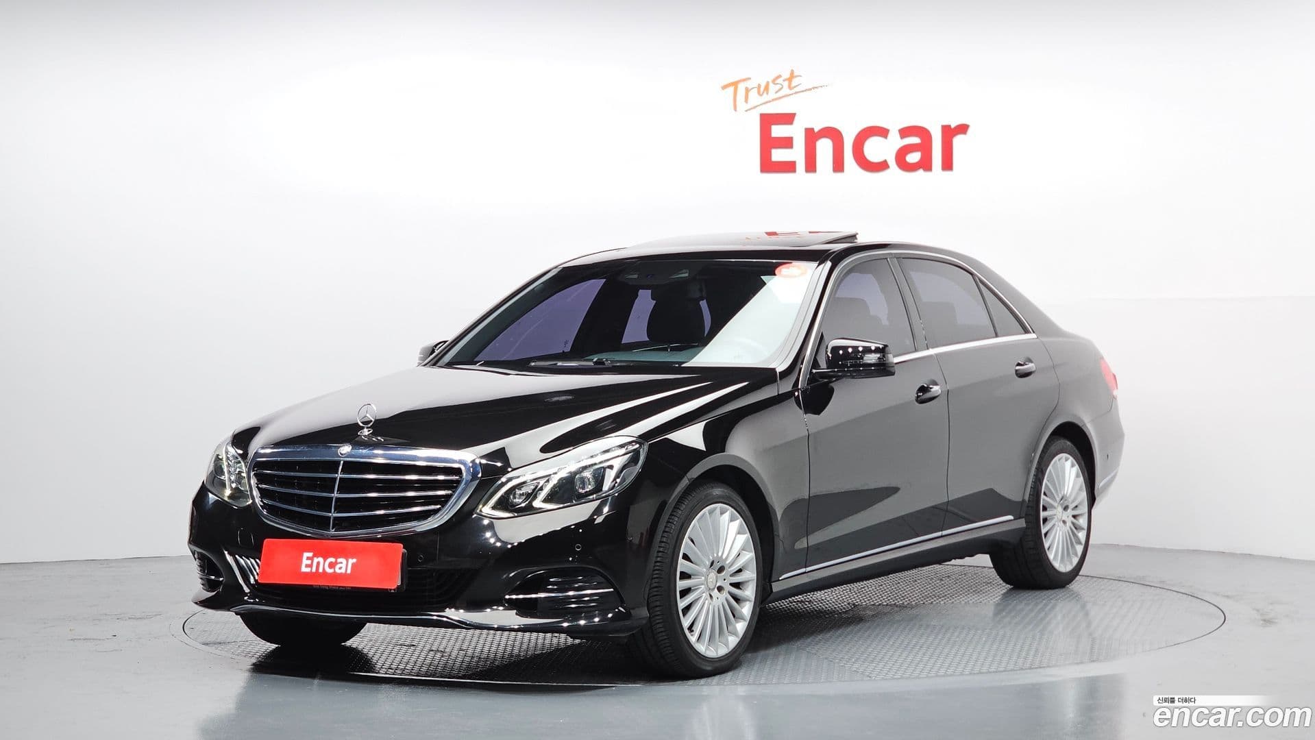Main__Slider__Photo:E-Class Mercedes-Benz 2016.0-0