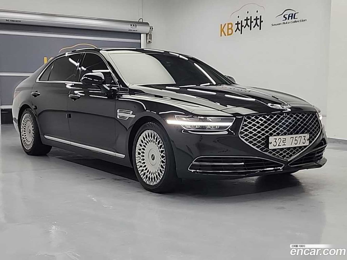 Main__Slider__Photo:G90 Genesis 2019.1-0