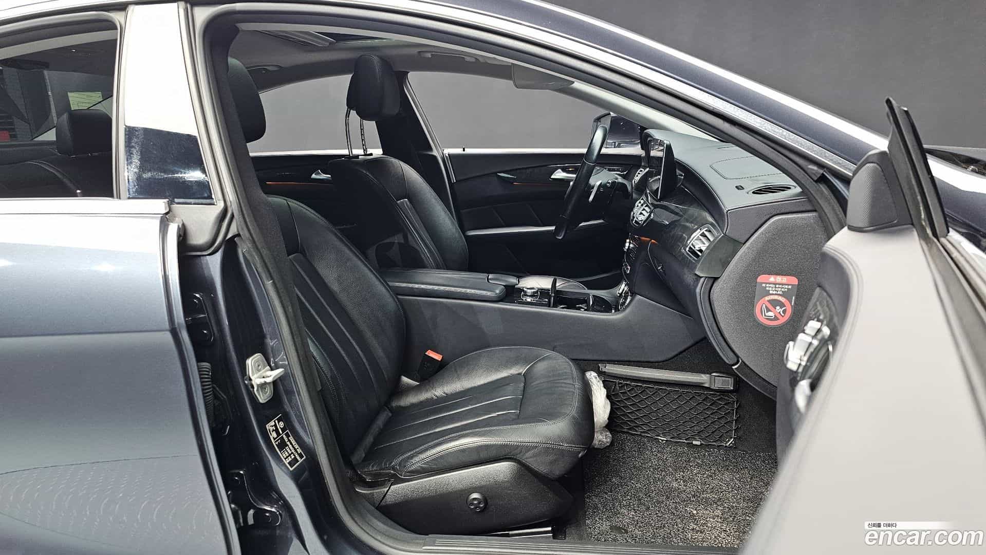 CLS-Class Mercedes-Benz 2016.3-INNER-010