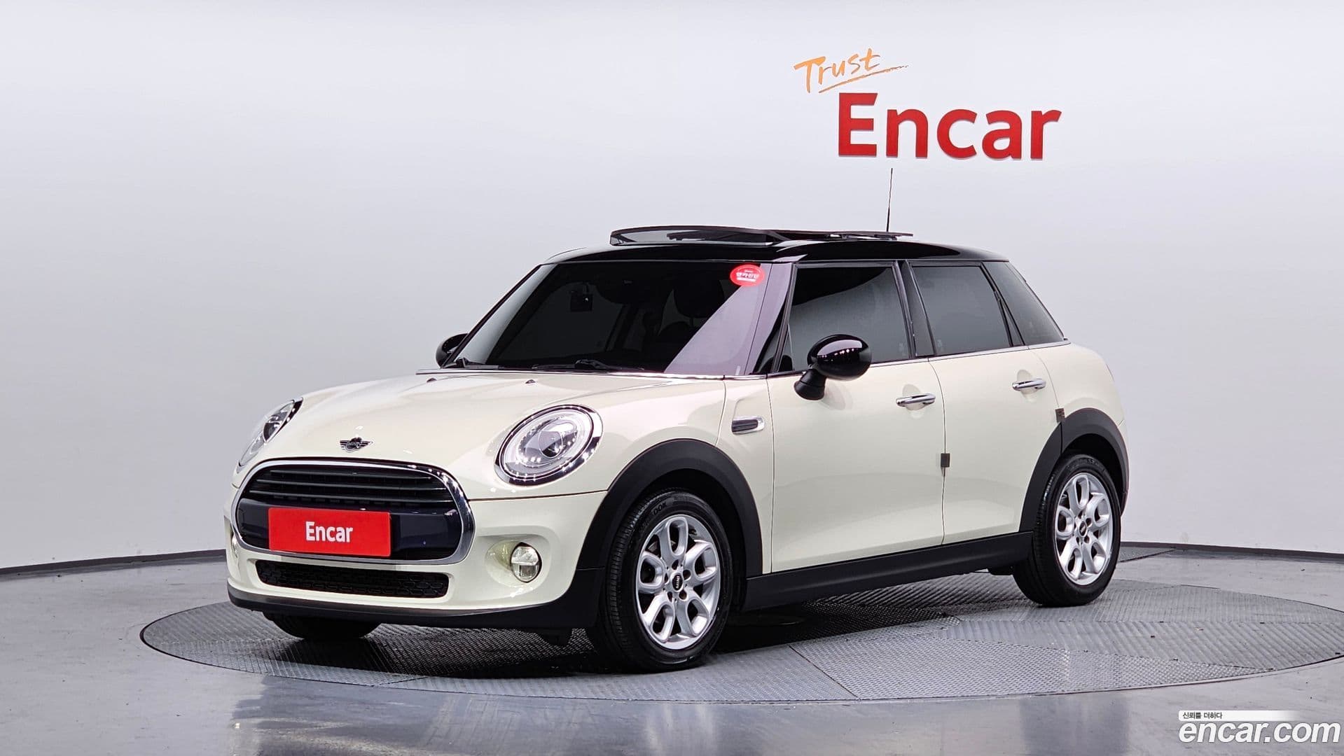 Main__Slider__Photo:Cooper Mini 2017.10-0