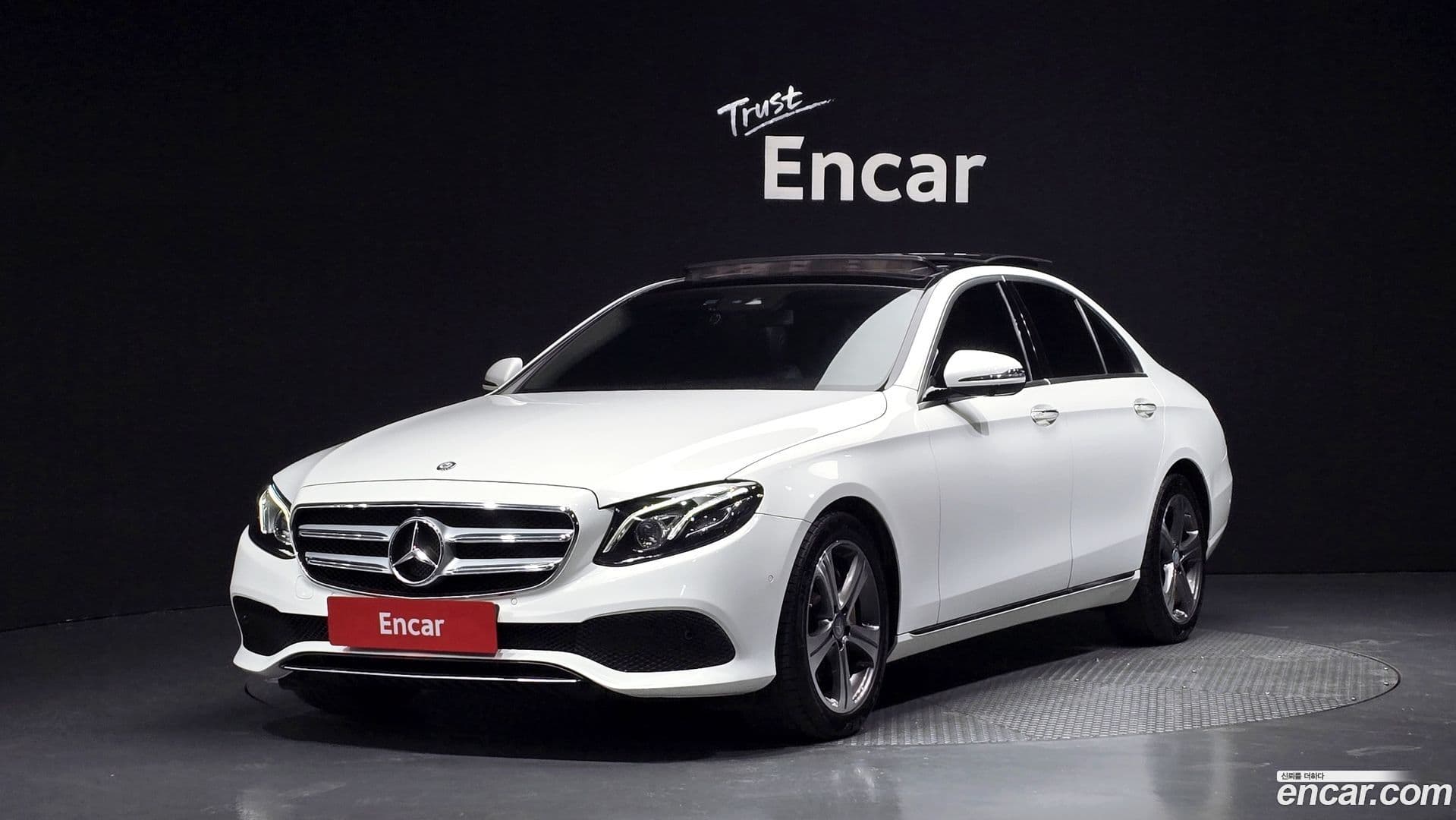 Main__Slider__Photo:E-Class Mercedes-Benz 2016.6-0