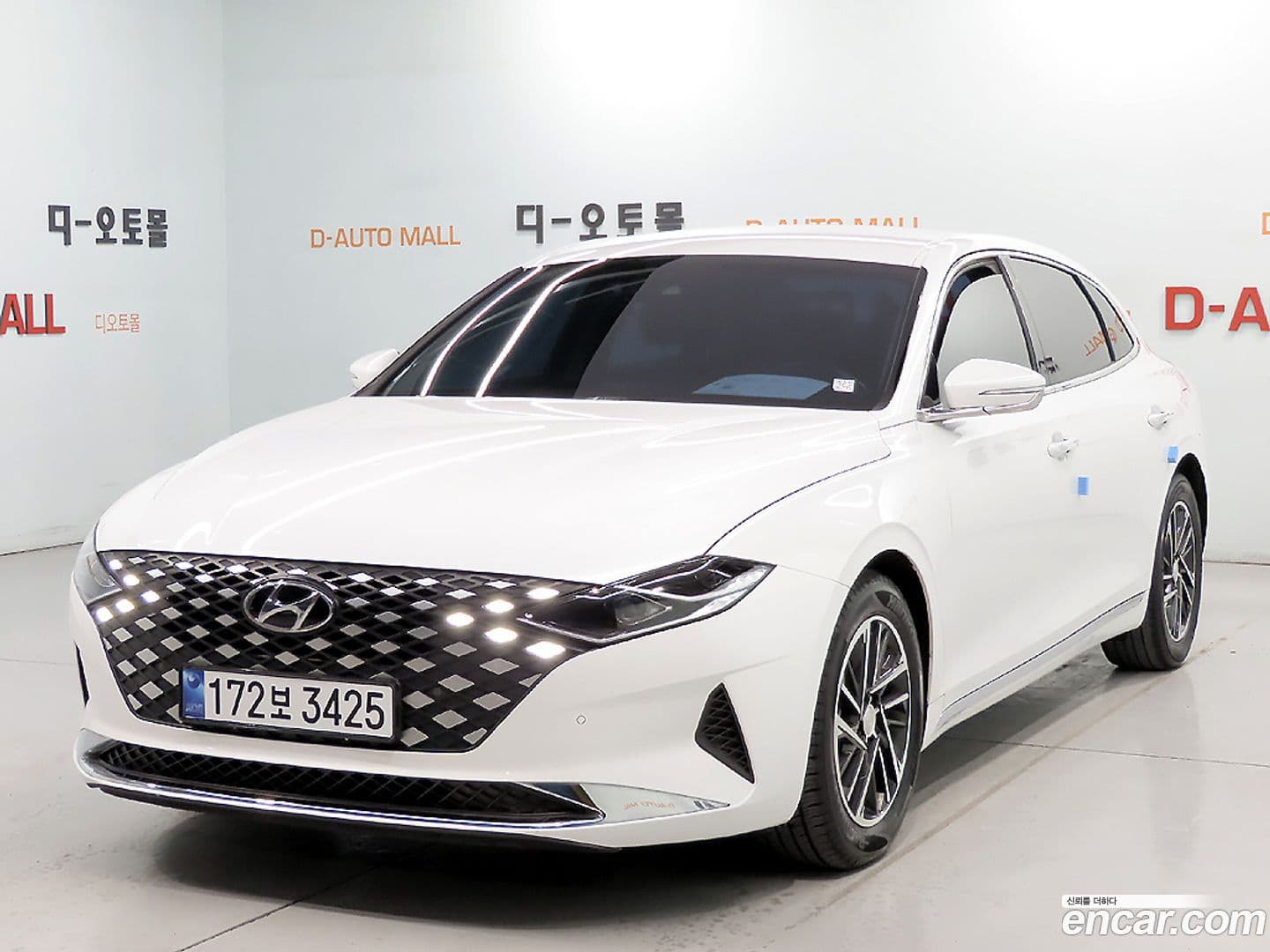 Main__Slider__Photo:Grandeur Hyundai 2021.1-0