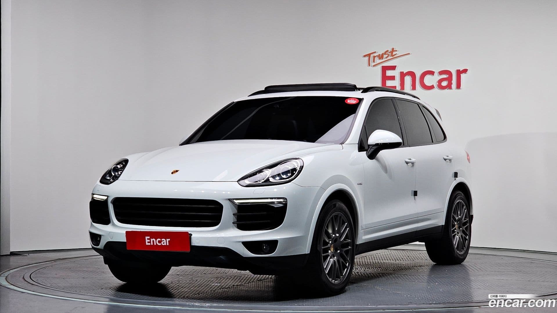 Main__Slider__Photo:Cayenne Porsche 2017.5-0