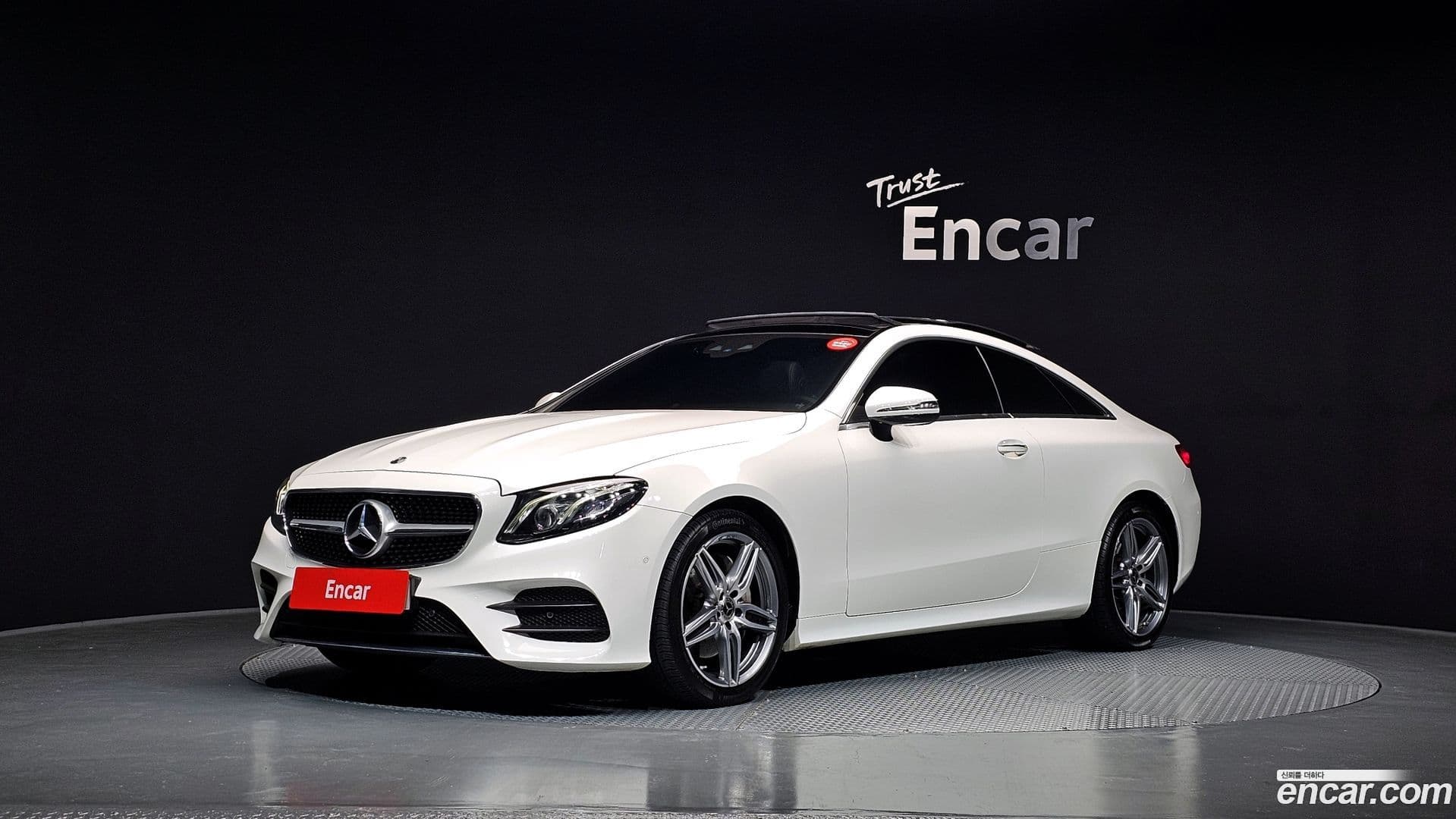 Main__Slider__Photo:E-Class Mercedes-Benz 2019.5-0