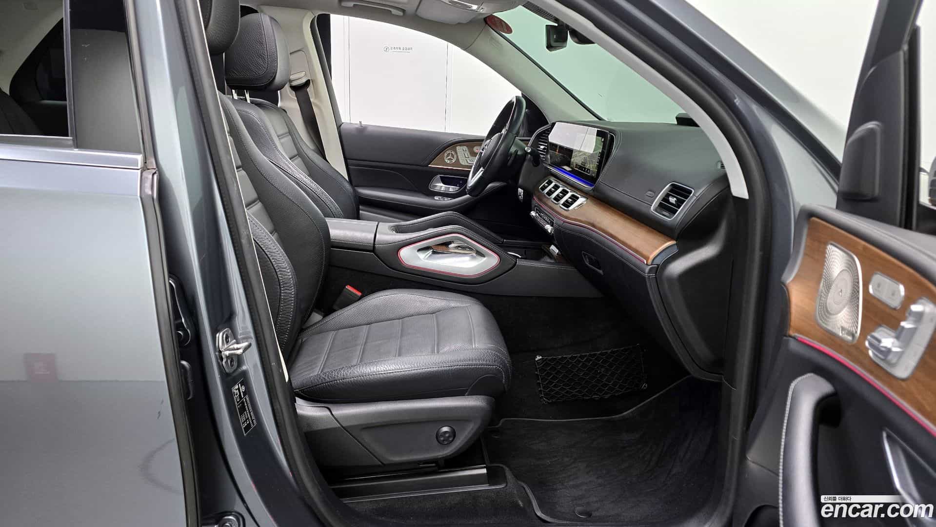 GLE-Class Mercedes-Benz 2021.3-INNER-010