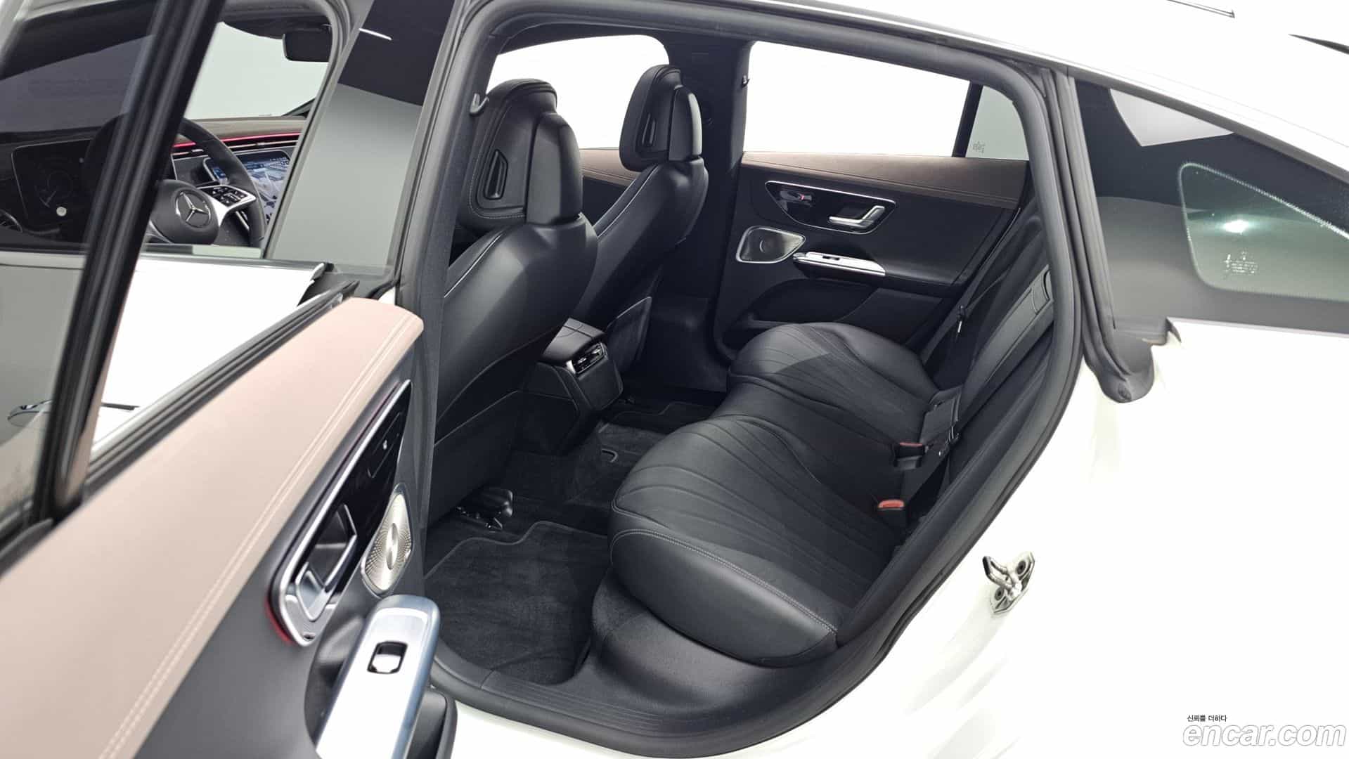 EQE Mercedes-Benz 2023.6-OPTION-016