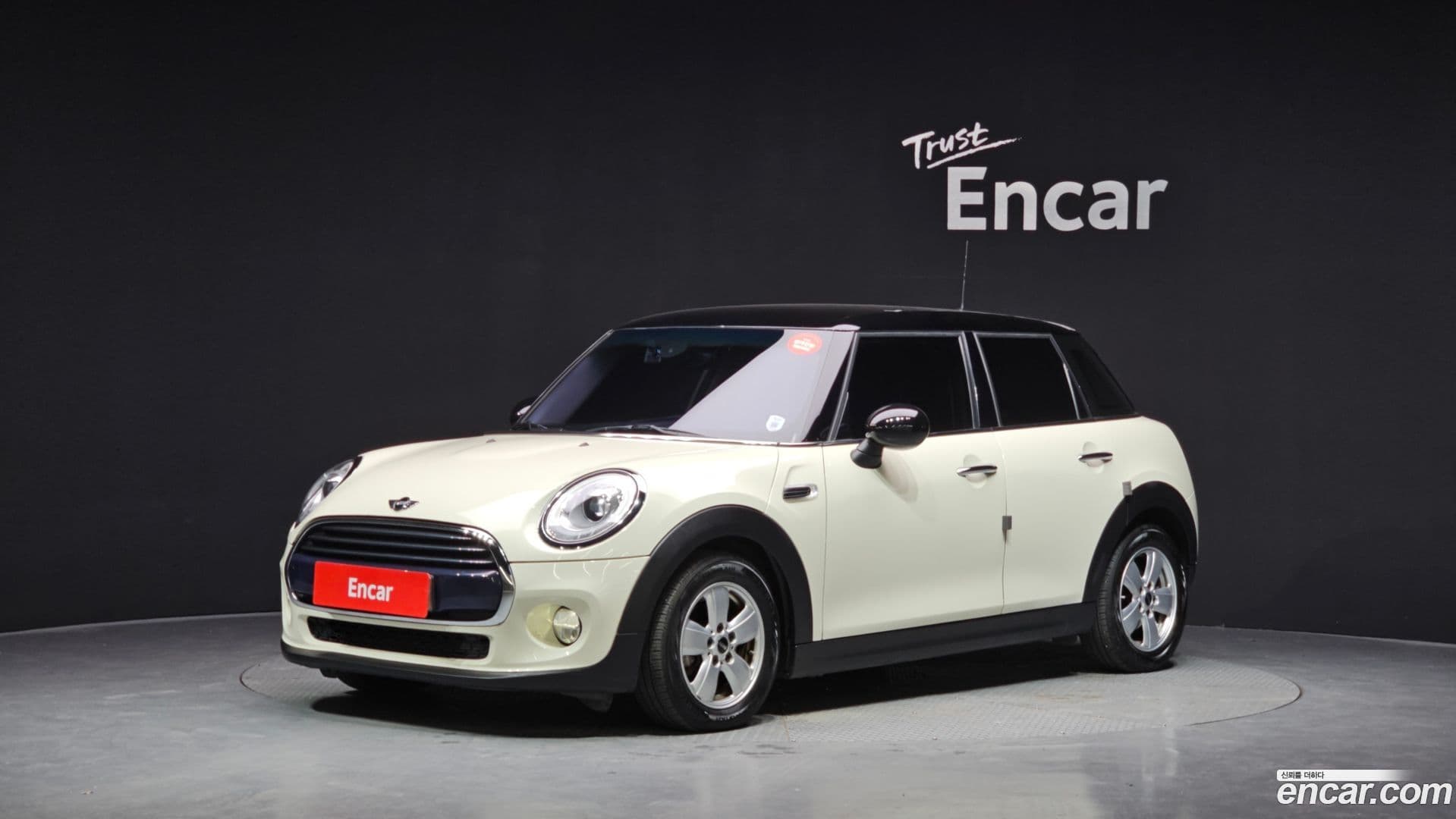 Main__Slider__Photo:Cooper Mini 2018.1-0