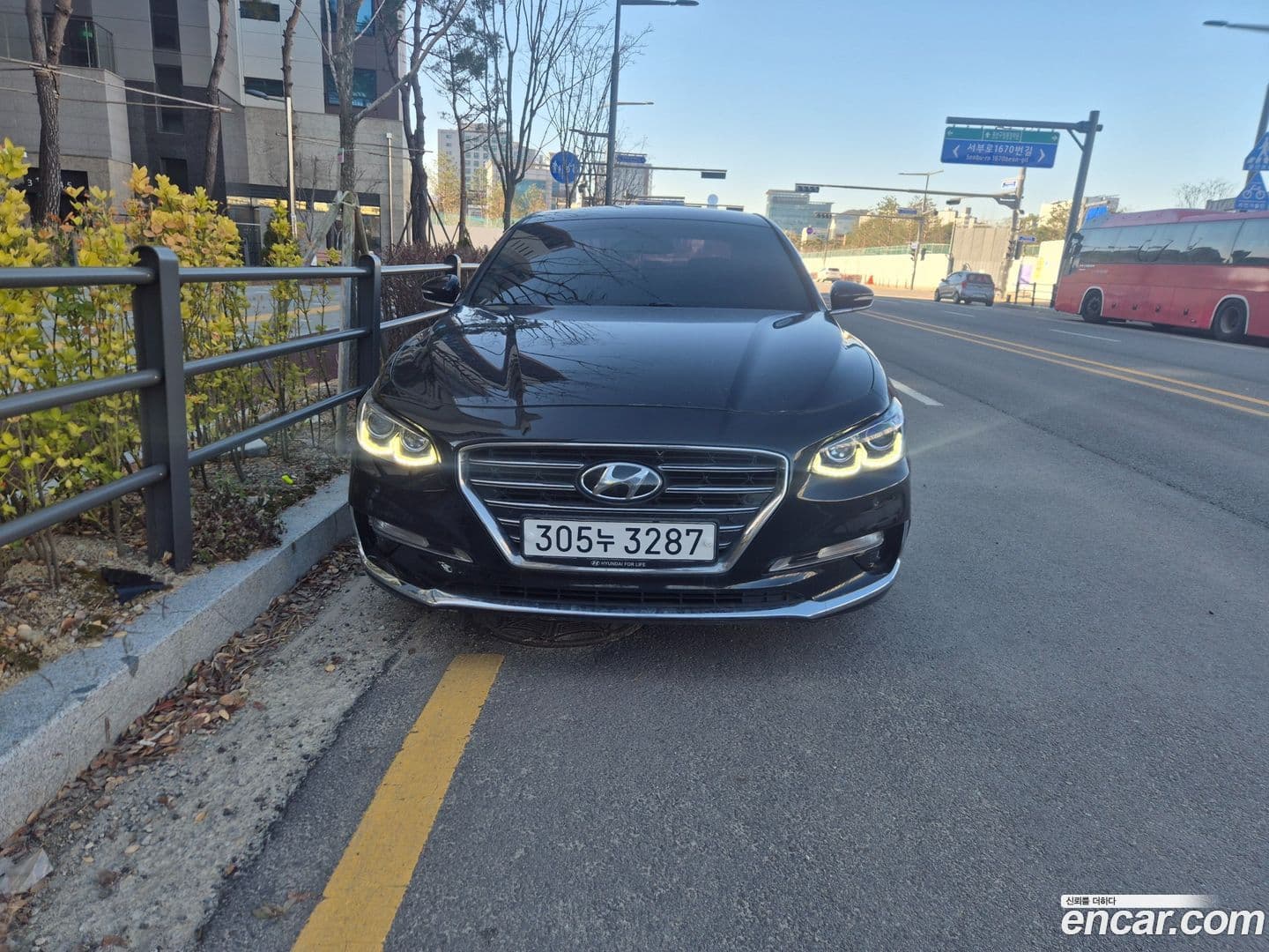 Main__Slider__Photo:Grandeur Hyundai 2019.4-0