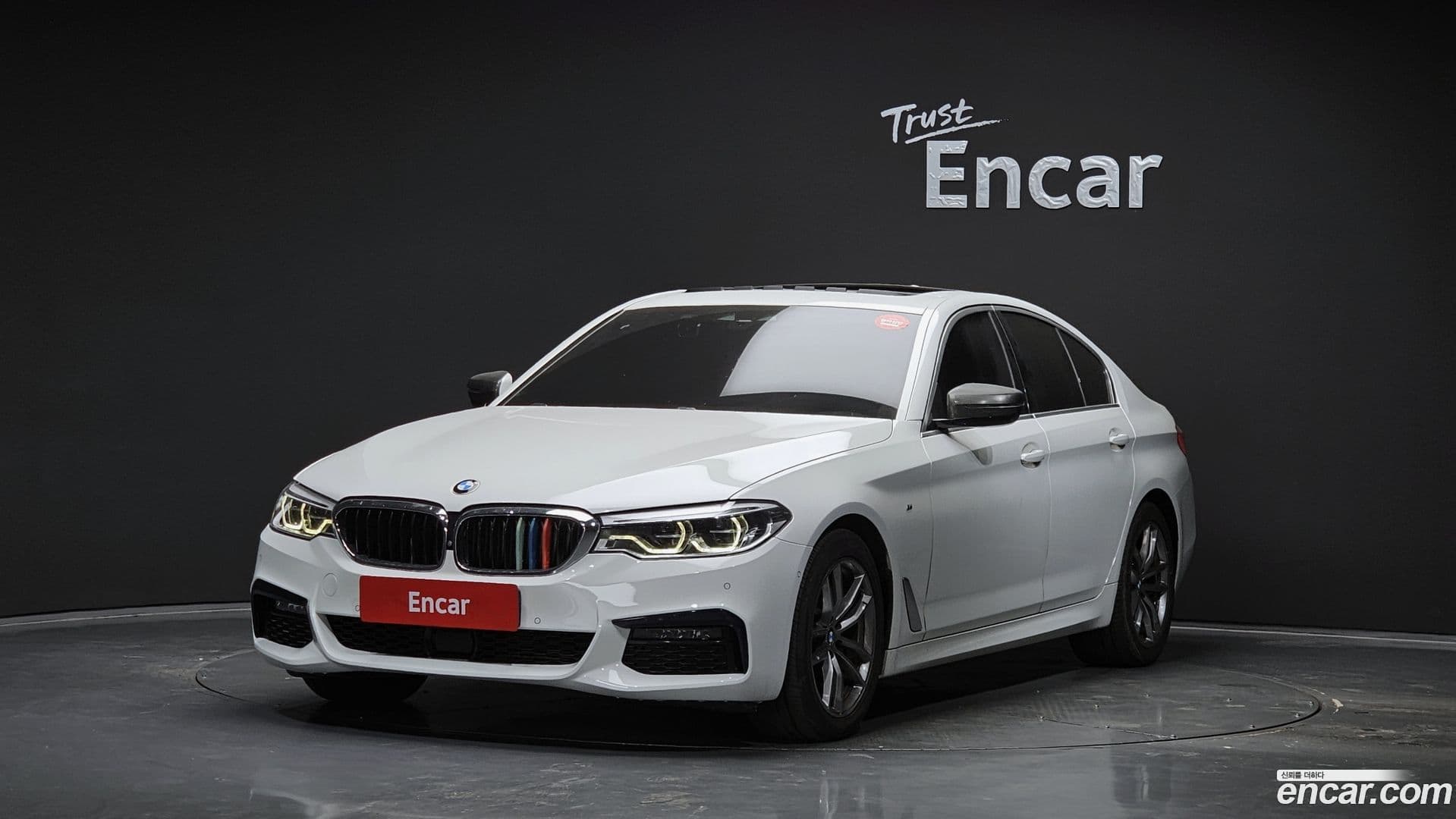 Main__Slider__Photo:5-Series BMW 2019.7-0