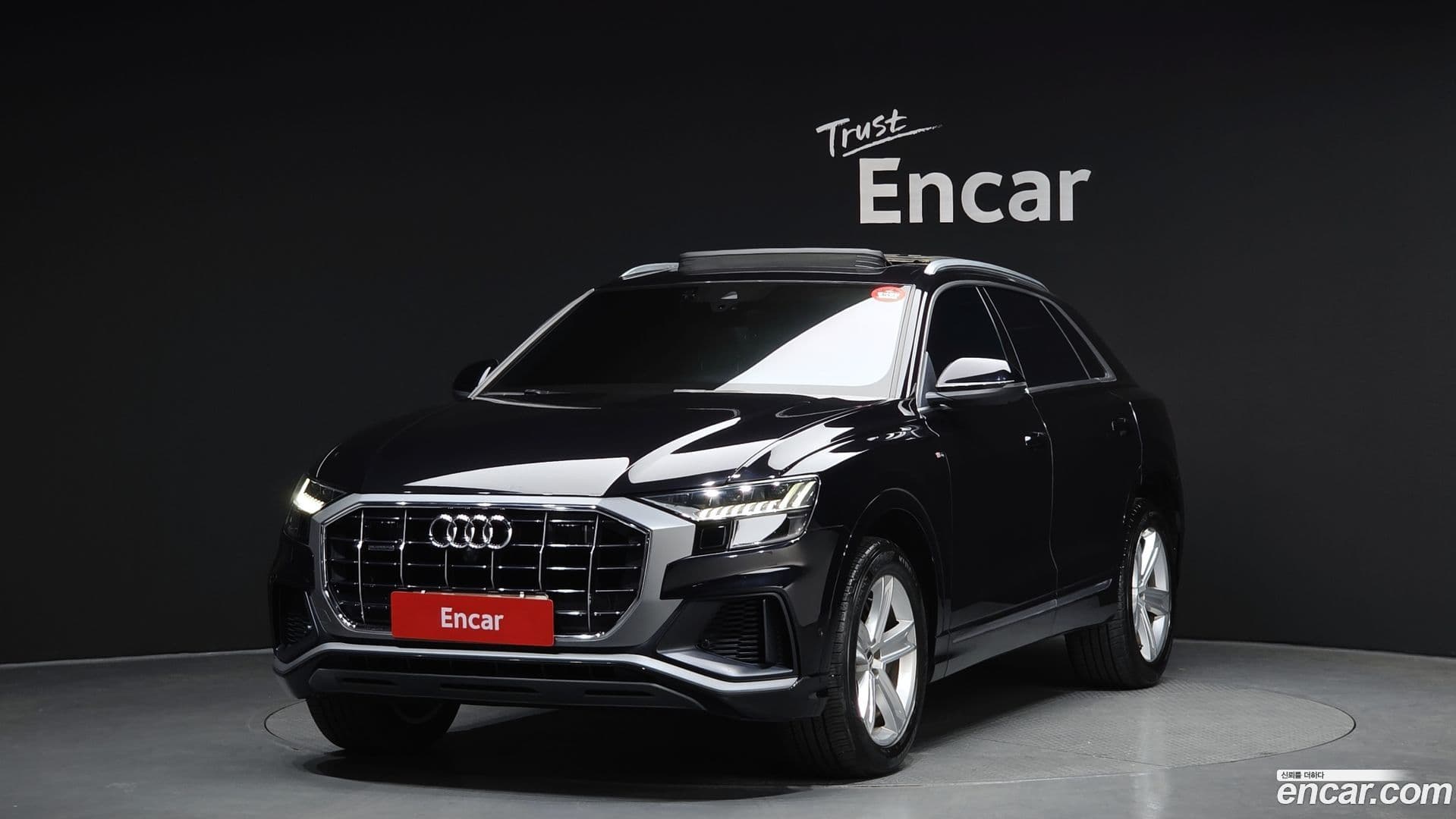Main__Slider__Photo:Q8 Audi 2021.9-0