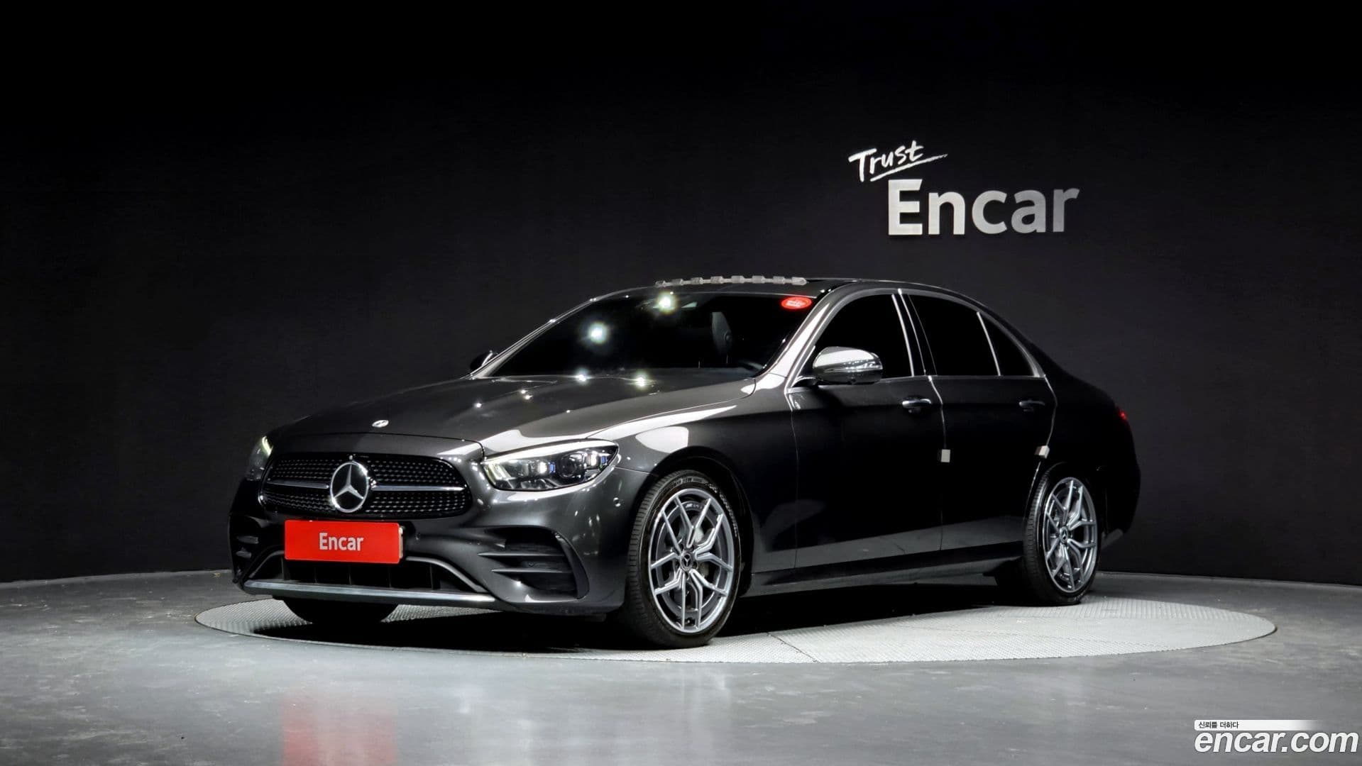 Main__Slider__Photo:E-Class Mercedes-Benz 2022.6-0