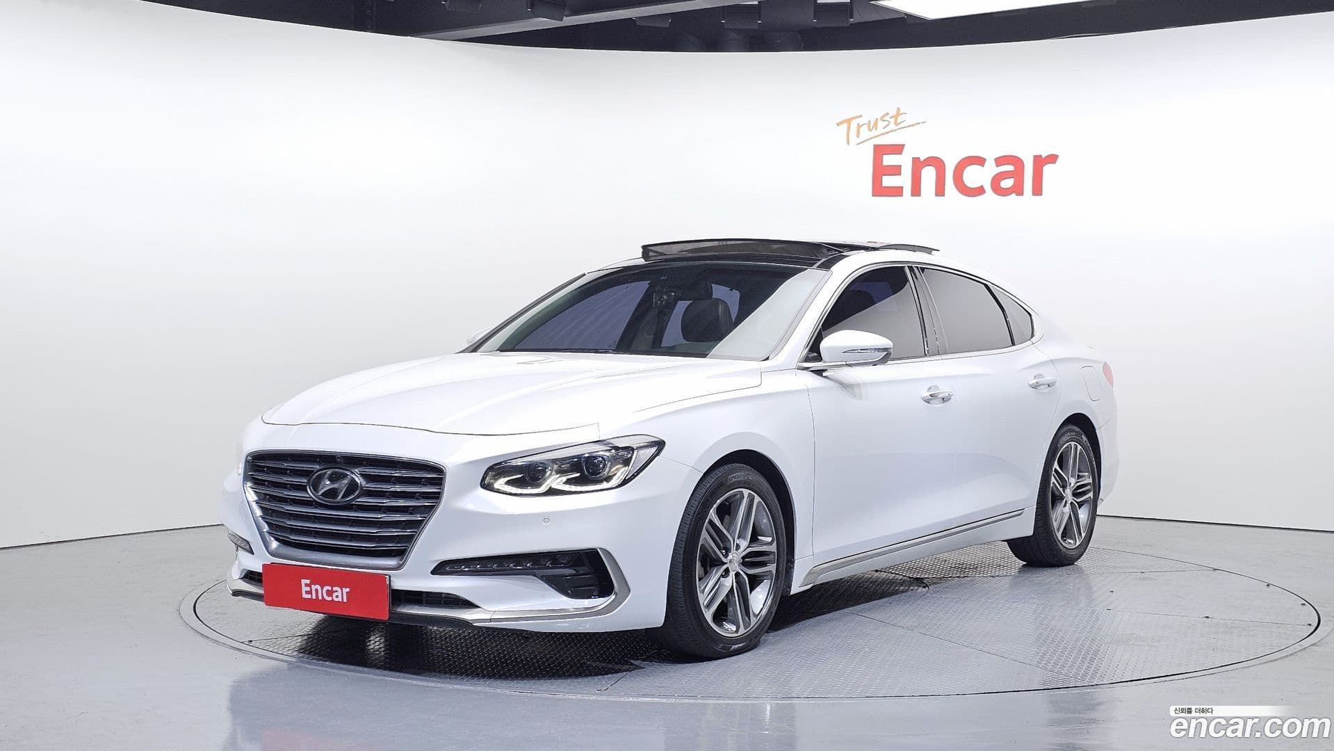 Main__Slider__Photo:Grandeur Hyundai 2017.8-0