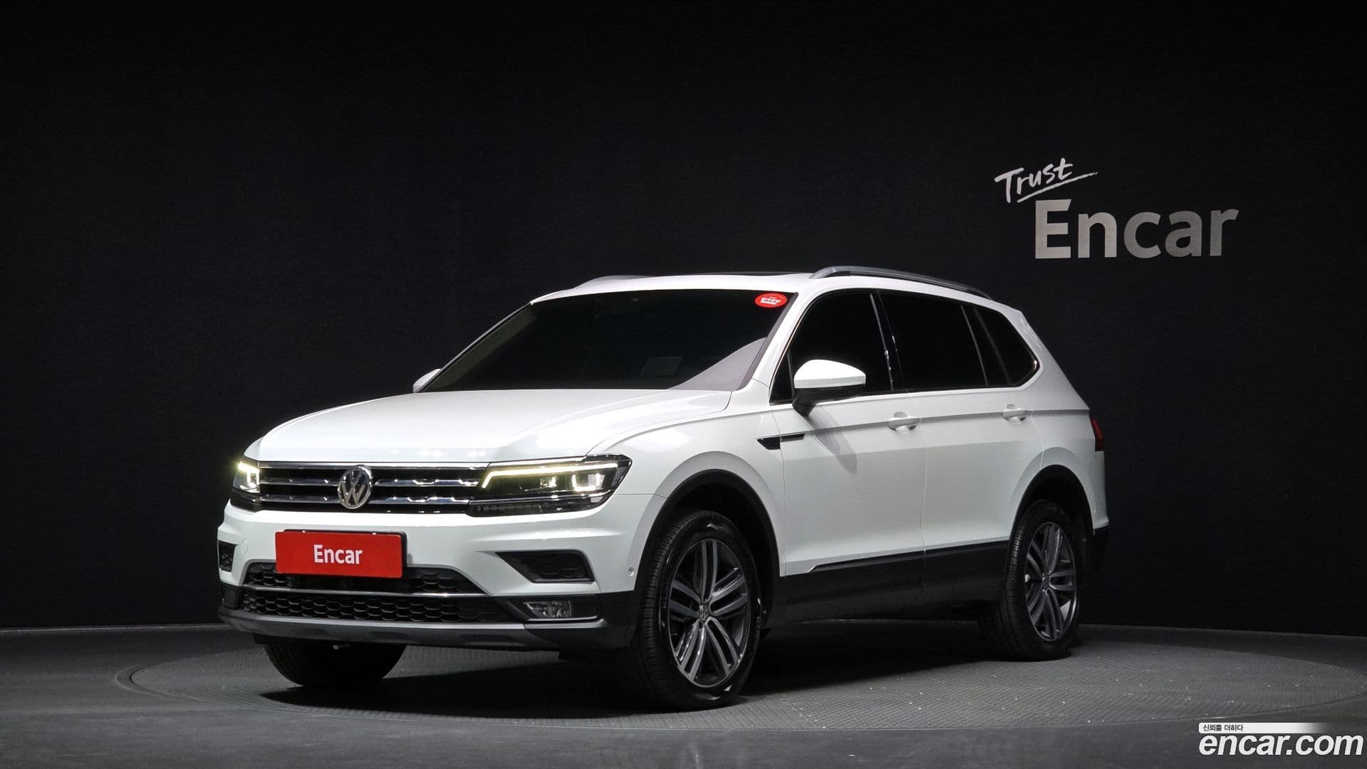Main__Slider__Photo:Tiguan Volkswagen 2020.9-0