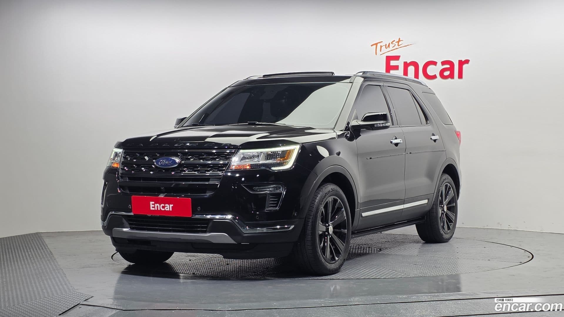 Main__Slider__Photo:Explorer Ford 2019.5-0
