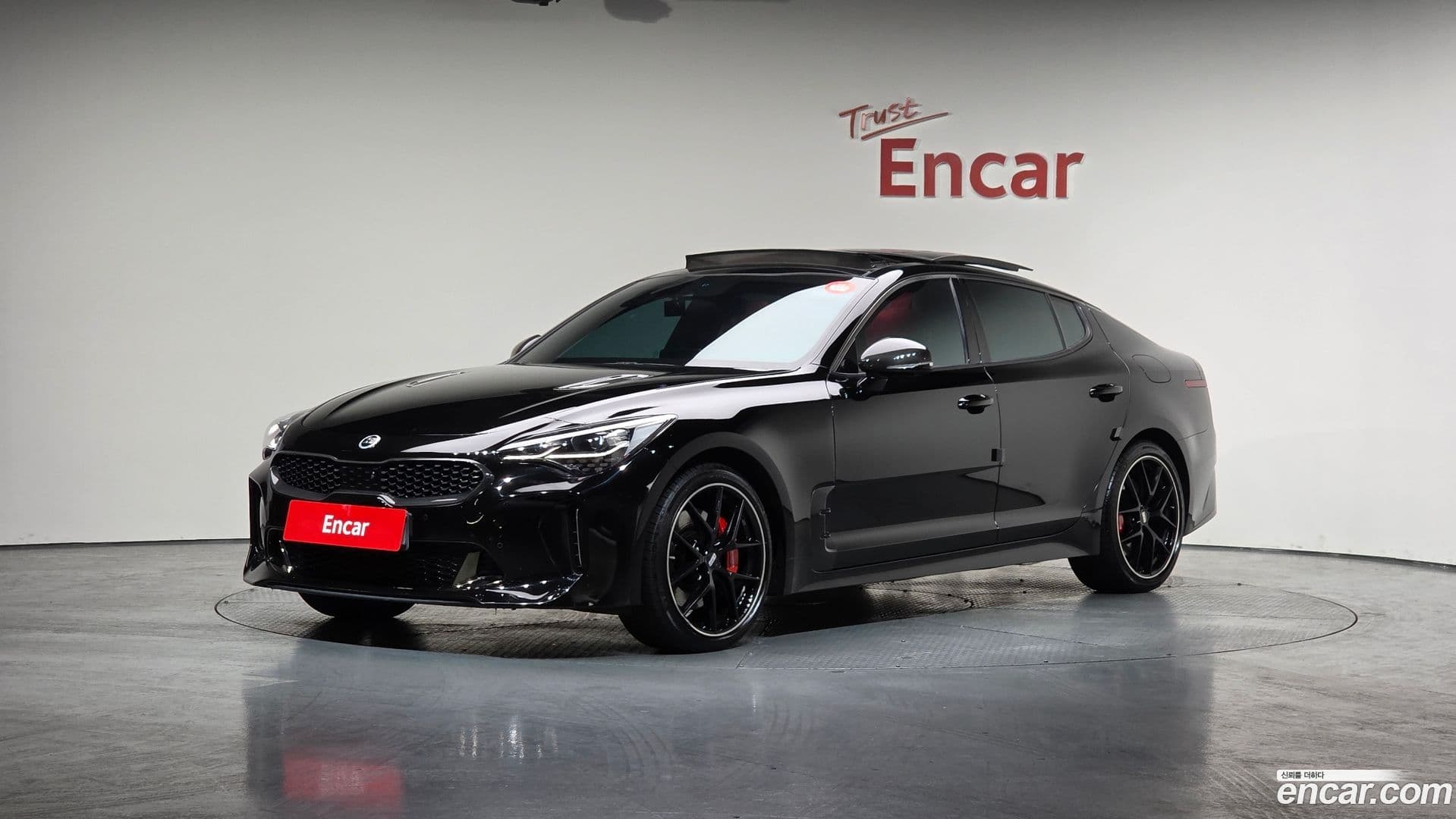 Main__Slider__Photo:Stinger Kia 2019.8-0