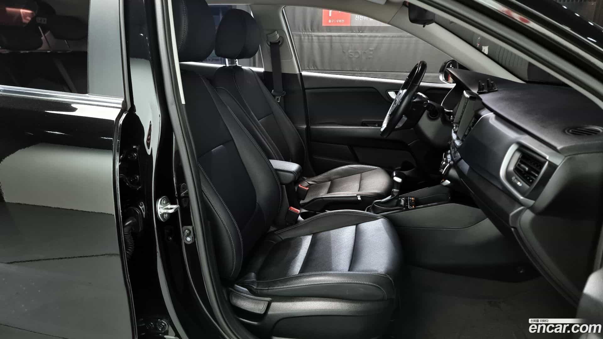 Stonic Kia 2017.10-INNER-010