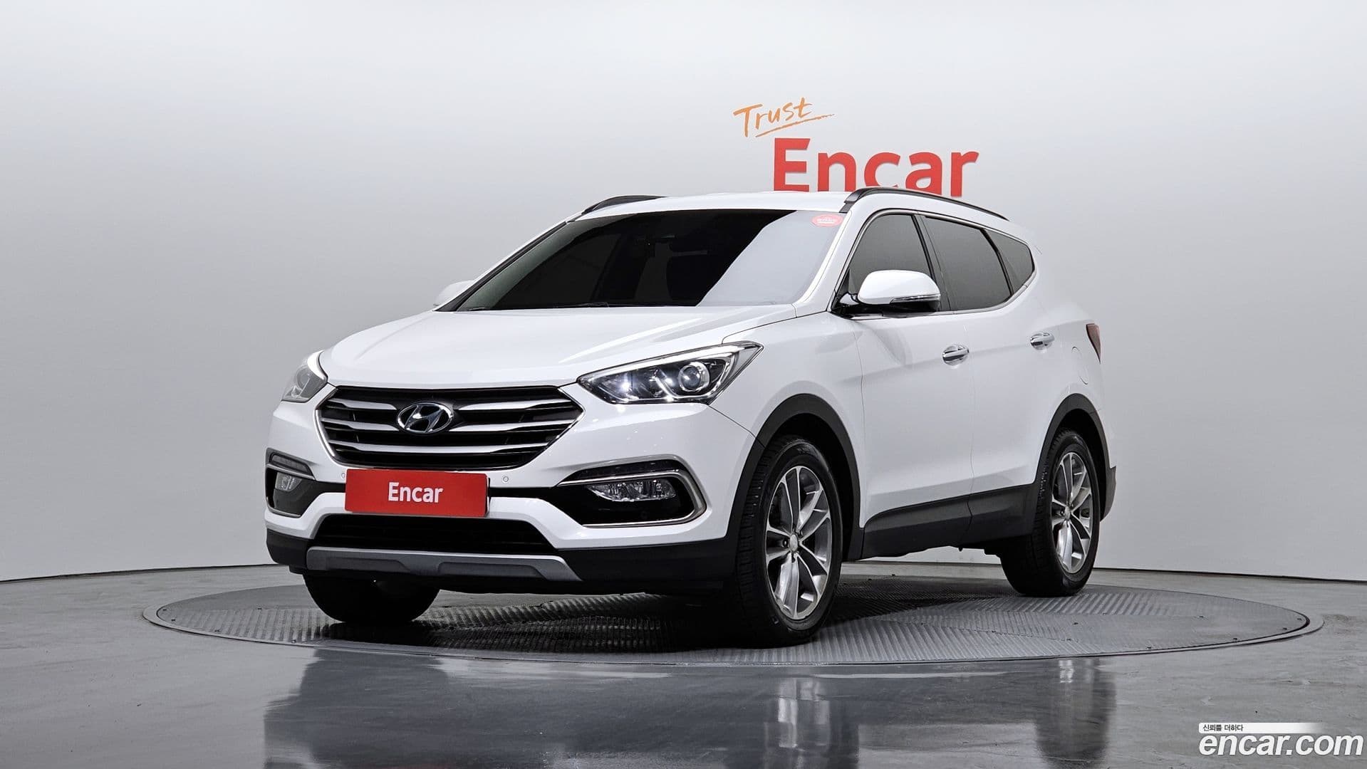 Main__Slider__Photo:Santafe Hyundai 2016.0-0