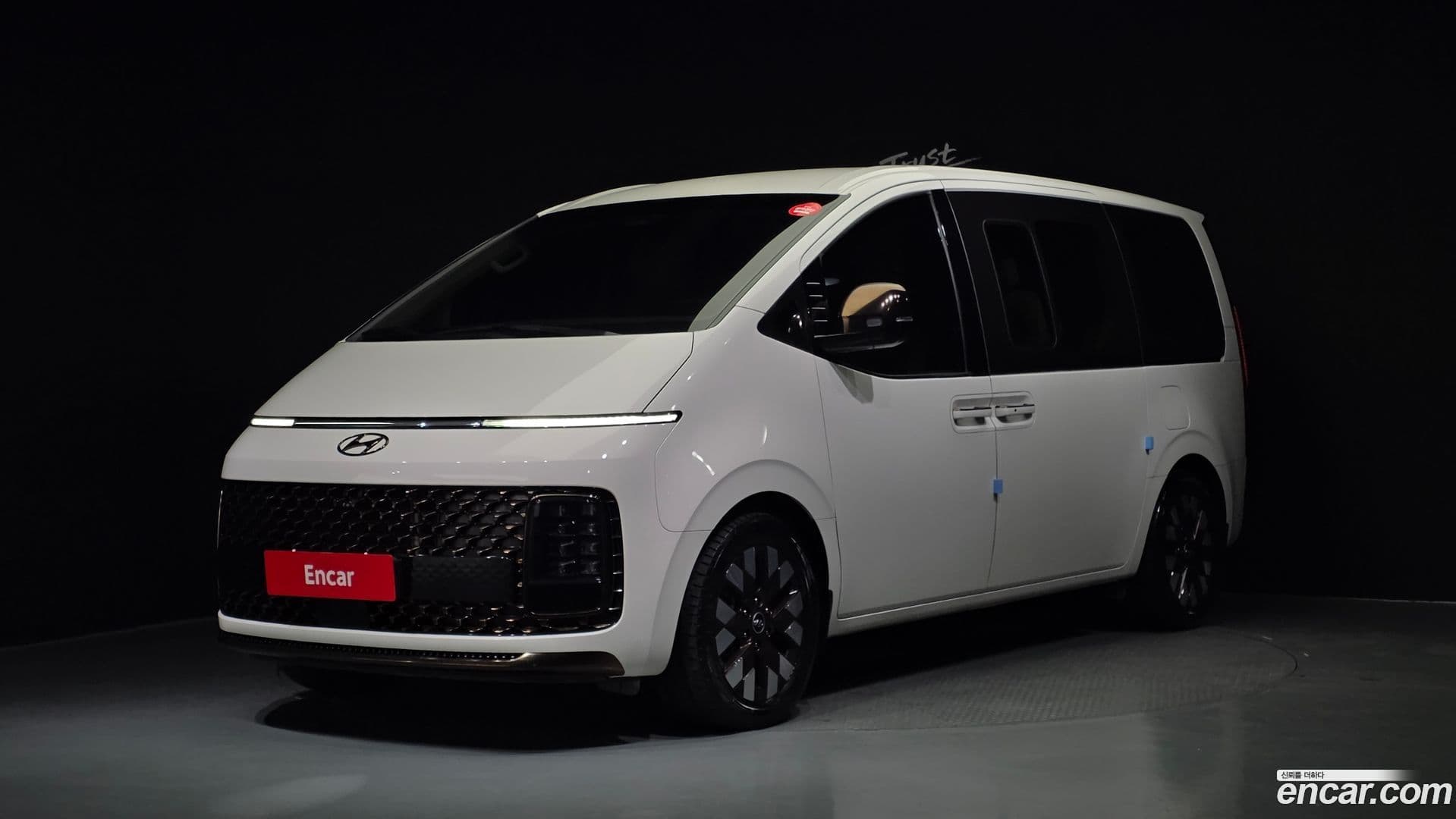Main__Slider__Photo:Staria Hyundai 2021.10-0
