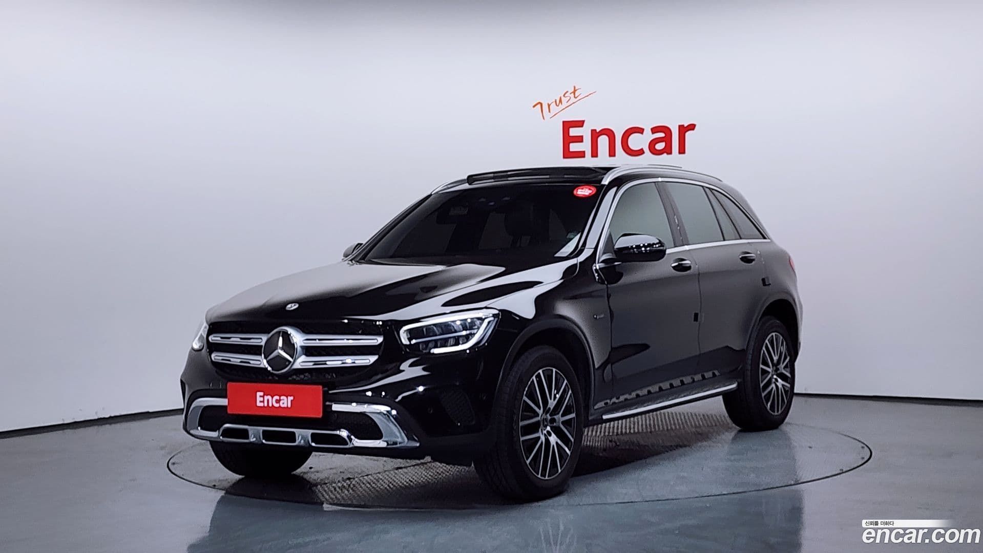 Main__Slider__Photo:GLC-Class Mercedes-Benz 2021.4-0