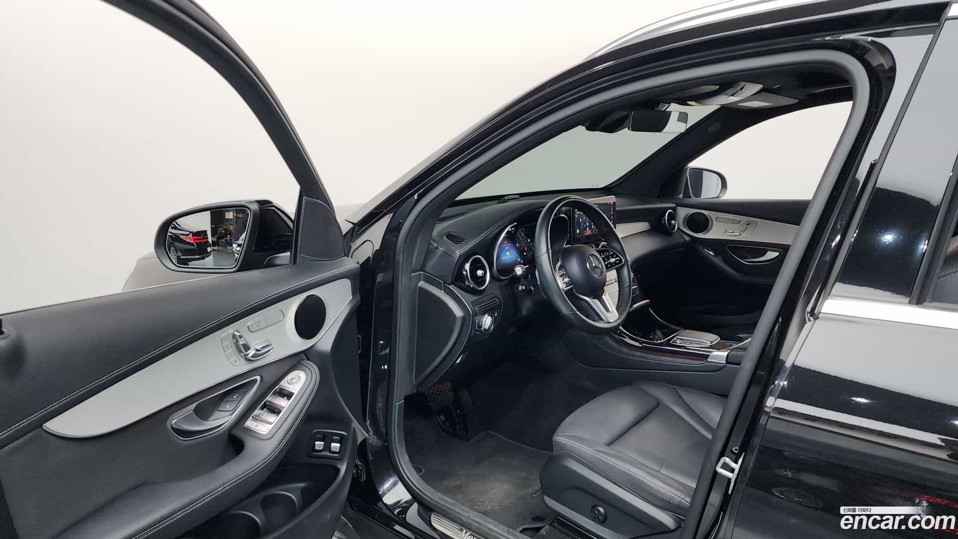 GLC-Class Mercedes-Benz 2021.4-INNER-010