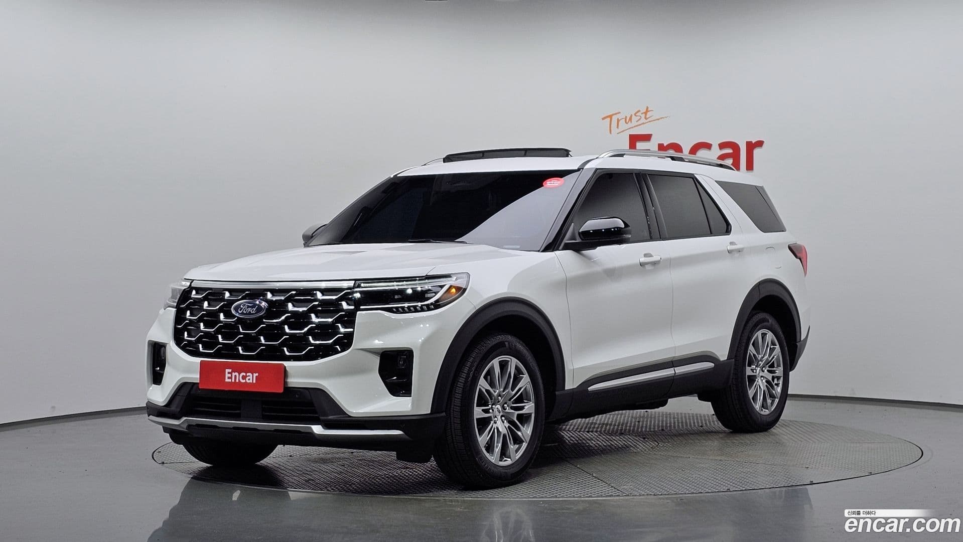 Main__Slider__Photo:Explorer Ford 2024.10-0