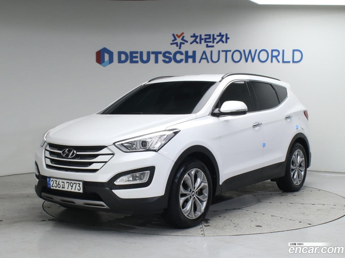 Main__Slider__Photo:Santafe Hyundai 2015.2-0