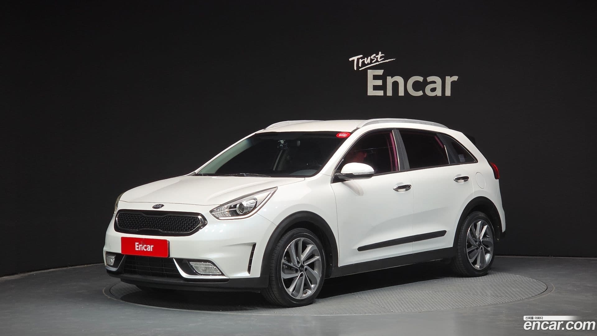Main__Slider__Photo:Niro Kia 2017.9-0