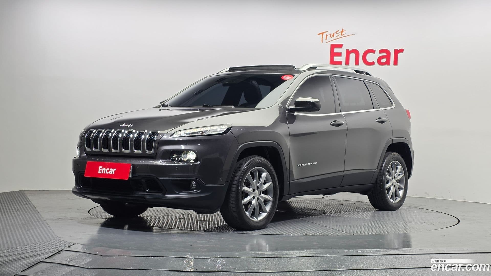 Main__Slider__Photo:Cherokee Jeep 2018.2-0