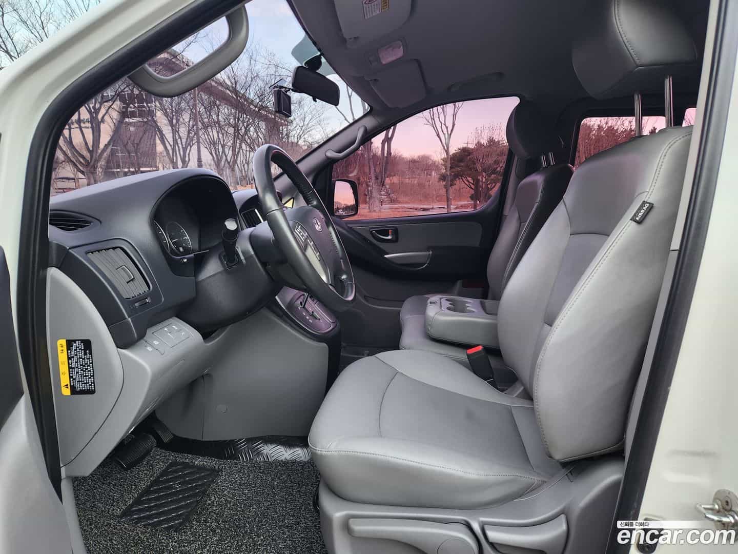 Starex Hyundai 2018.1-INNER-008