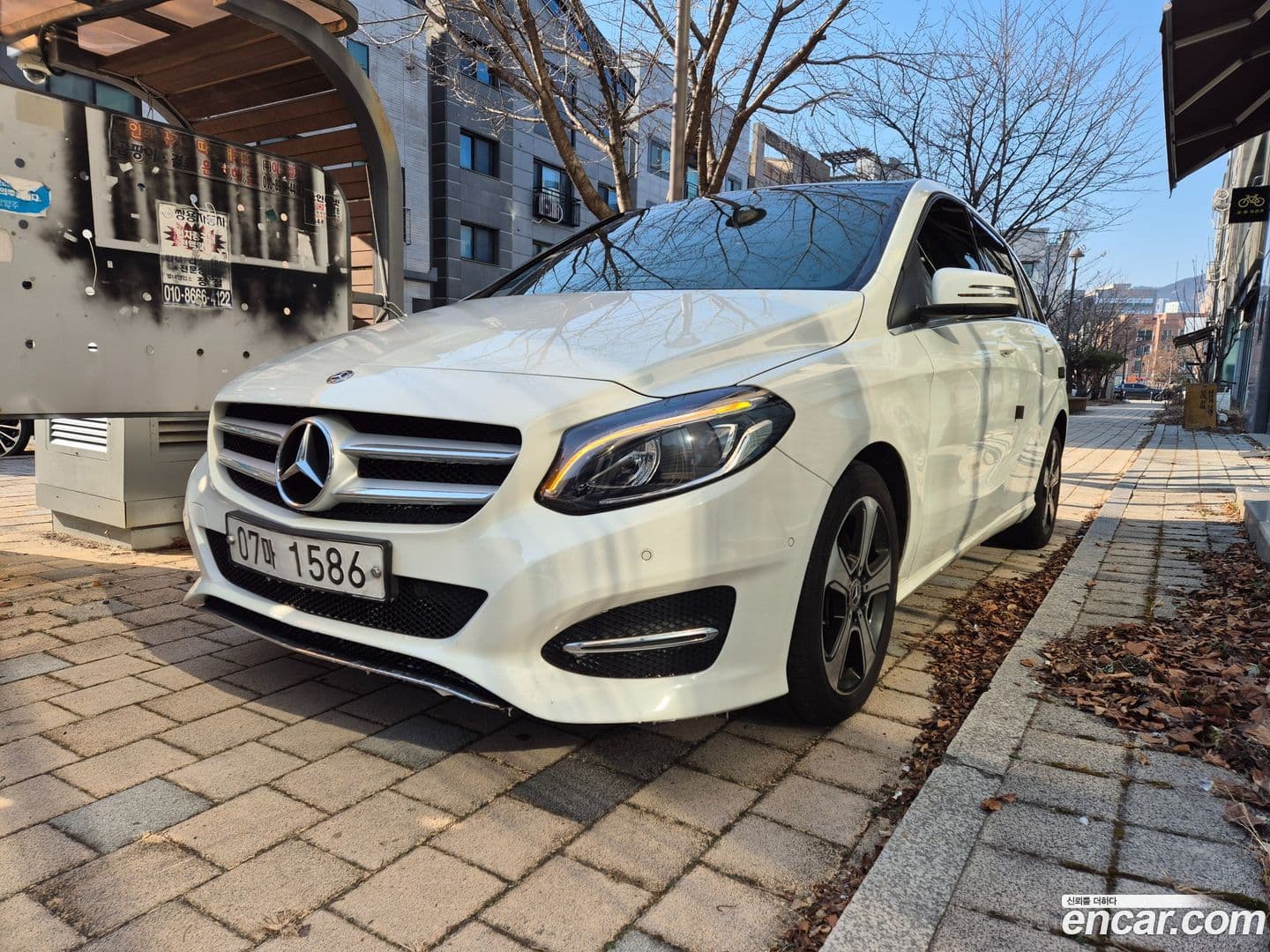 Main__Slider__Photo:B-Class Mercedes-Benz 2017.10-0