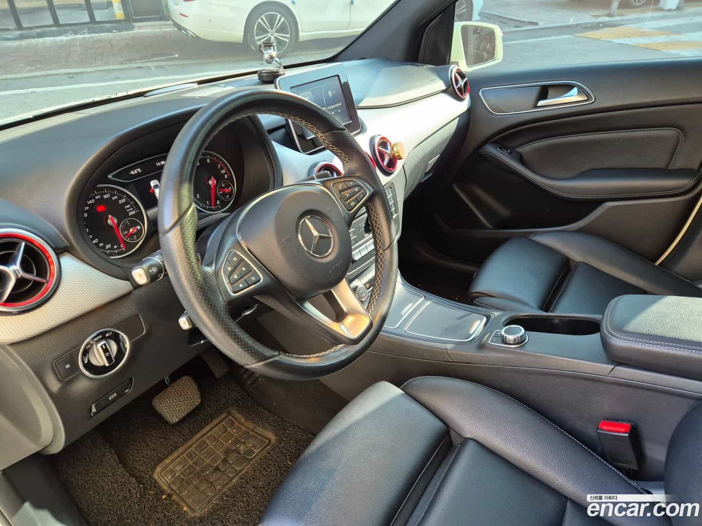 B-Class Mercedes-Benz 2017.10-INNER-007