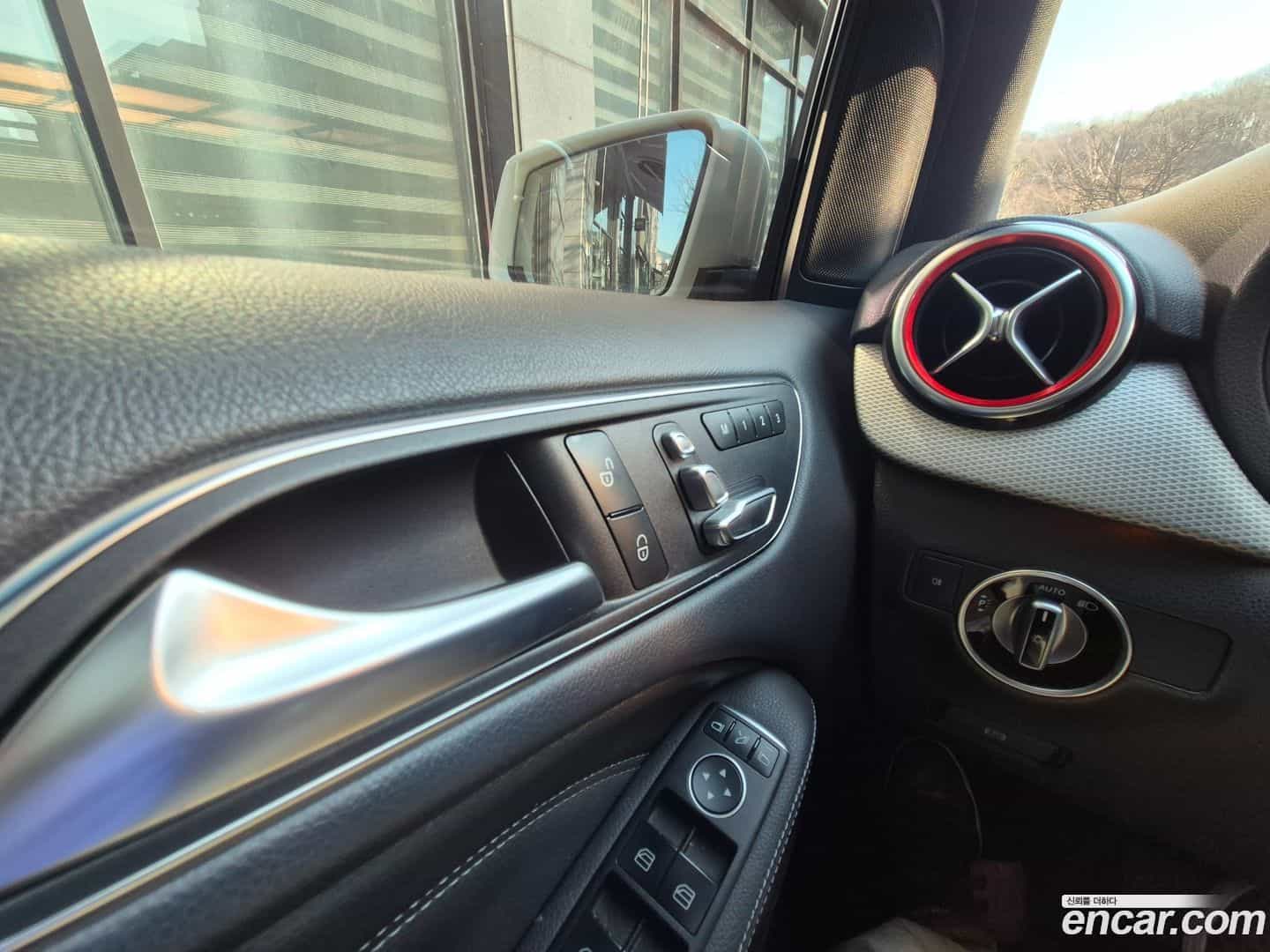 B-Class Mercedes-Benz 2017.10-OPTION-017