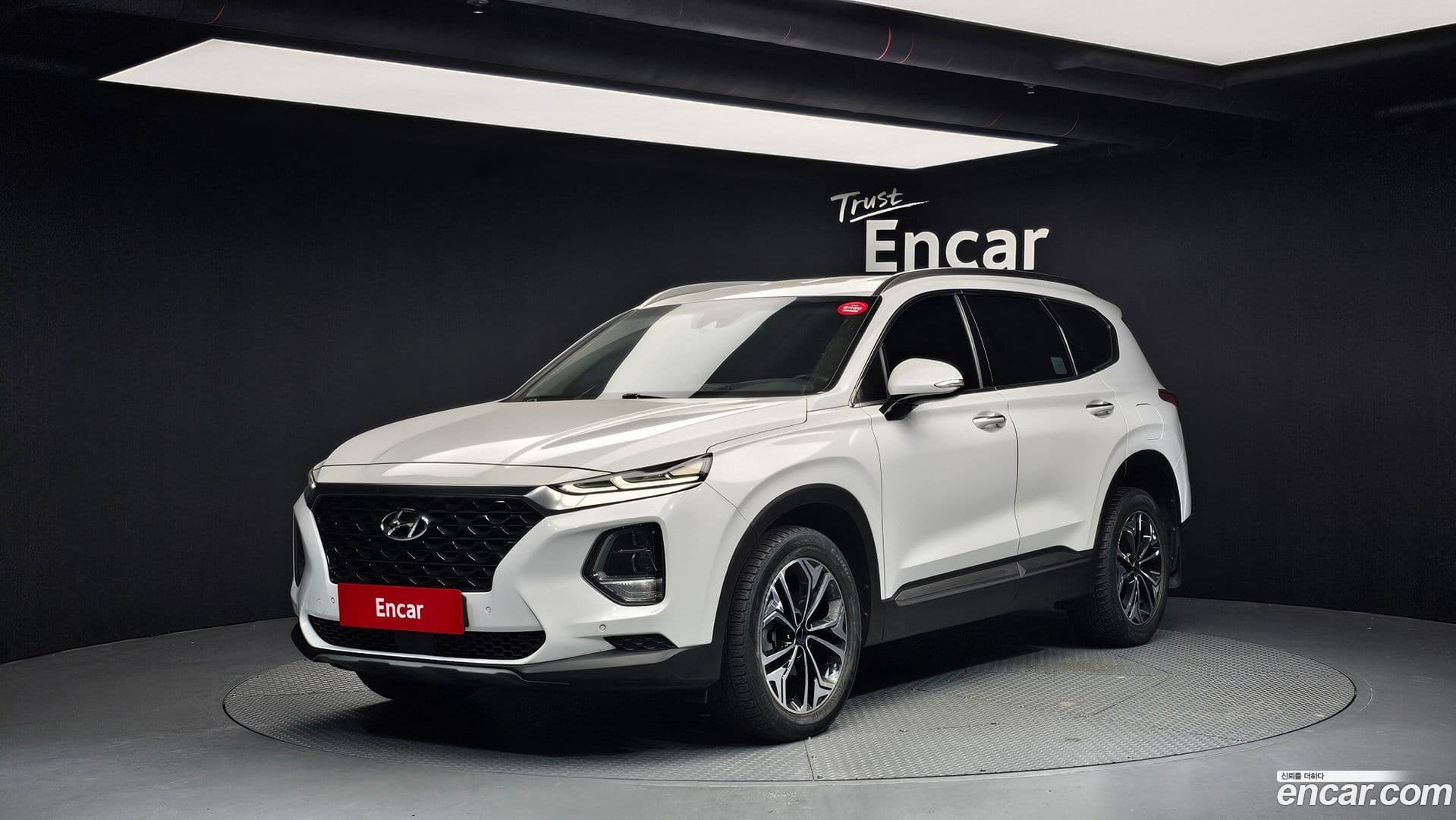 Main__Slider__Photo:Santafe Hyundai 2018.3-0