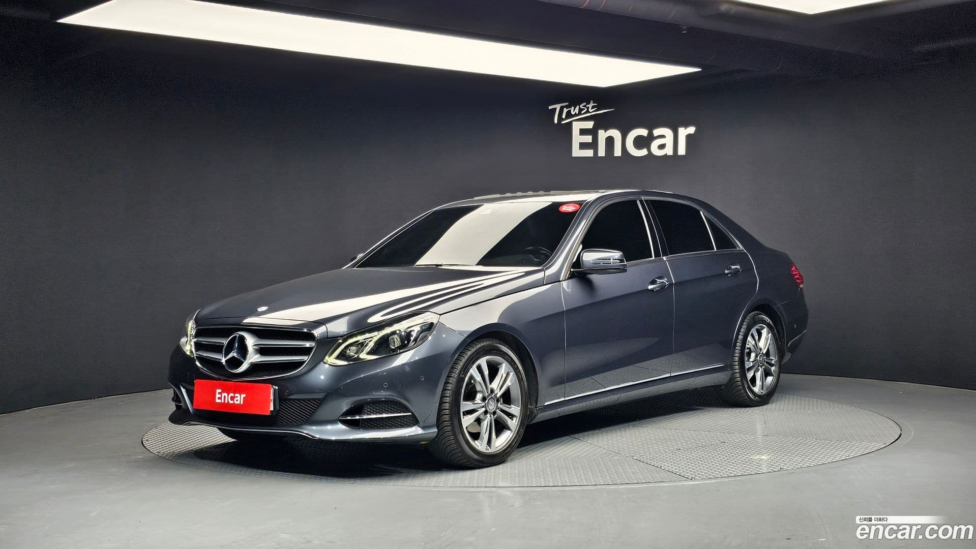 Main__Slider__Photo:E-Class Mercedes-Benz 2016.2-0