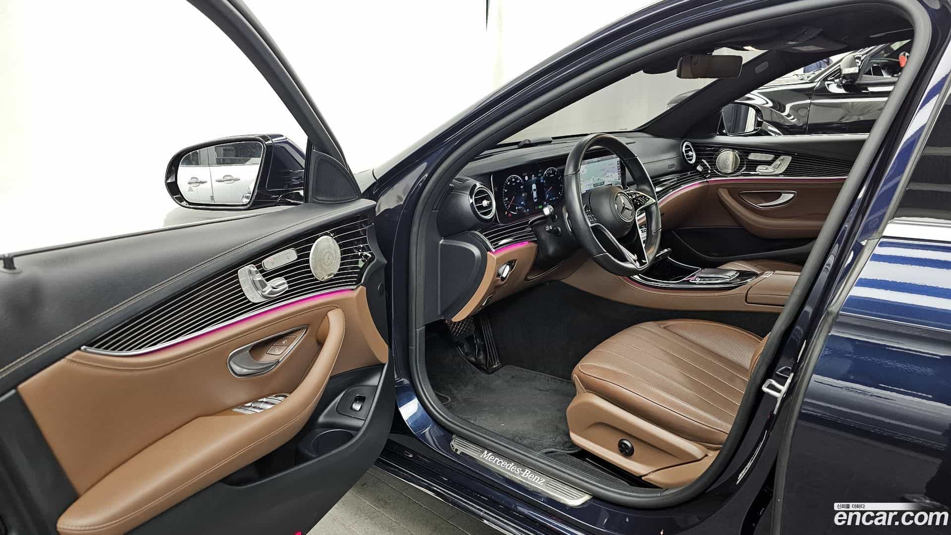 E-Class Mercedes-Benz 2023.8-INNER-010