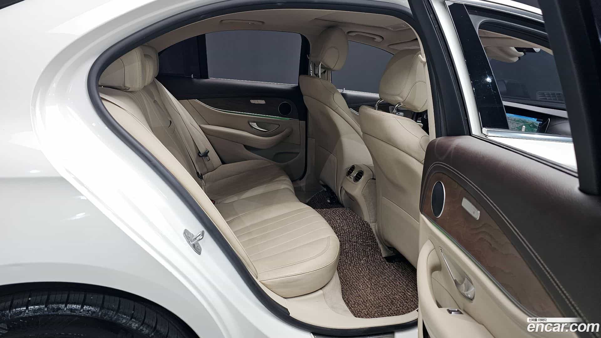 E-Class Mercedes-Benz 2017.7-OPTION-016