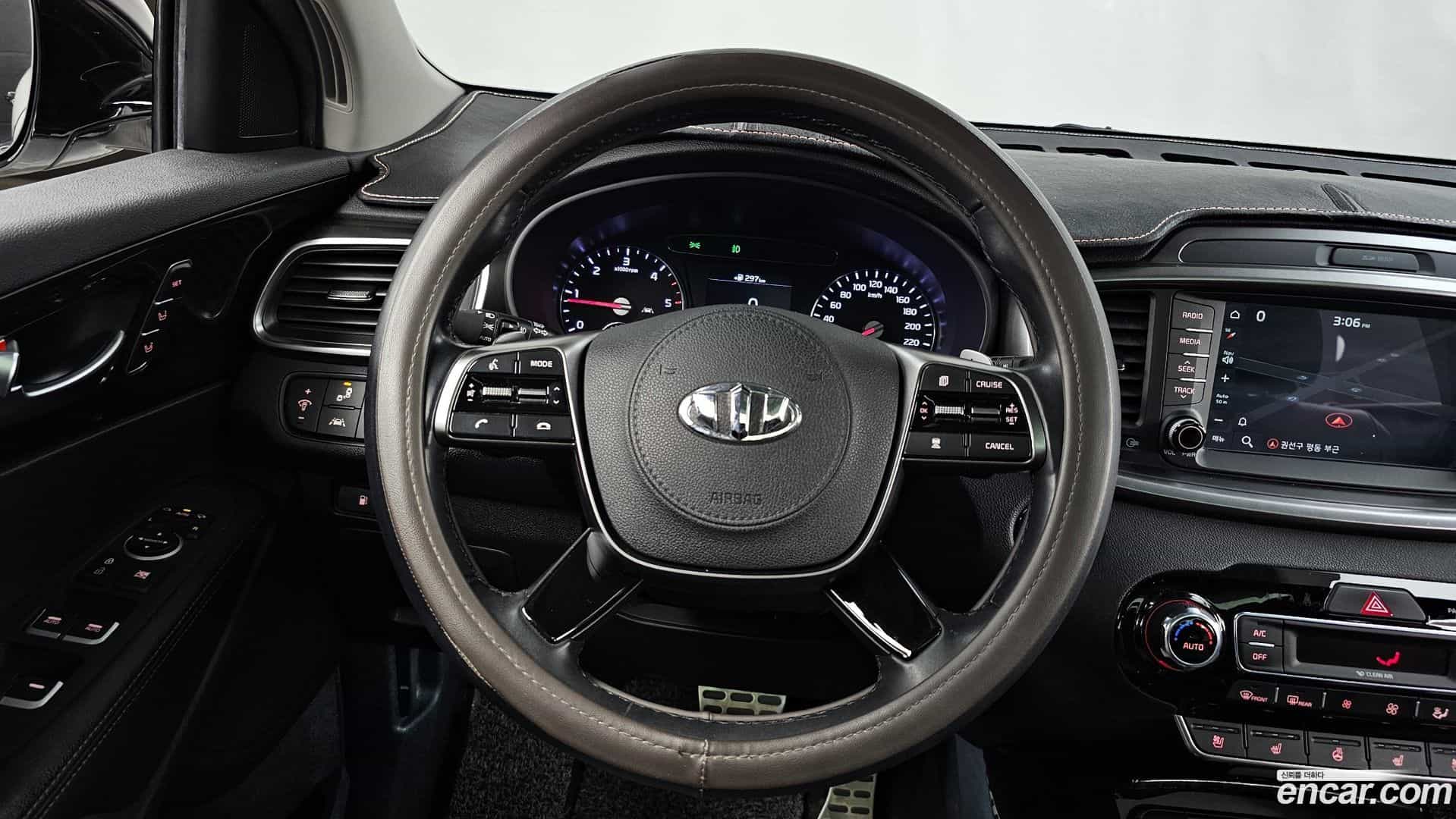 Sorento Kia 2018.8-OPTION-017