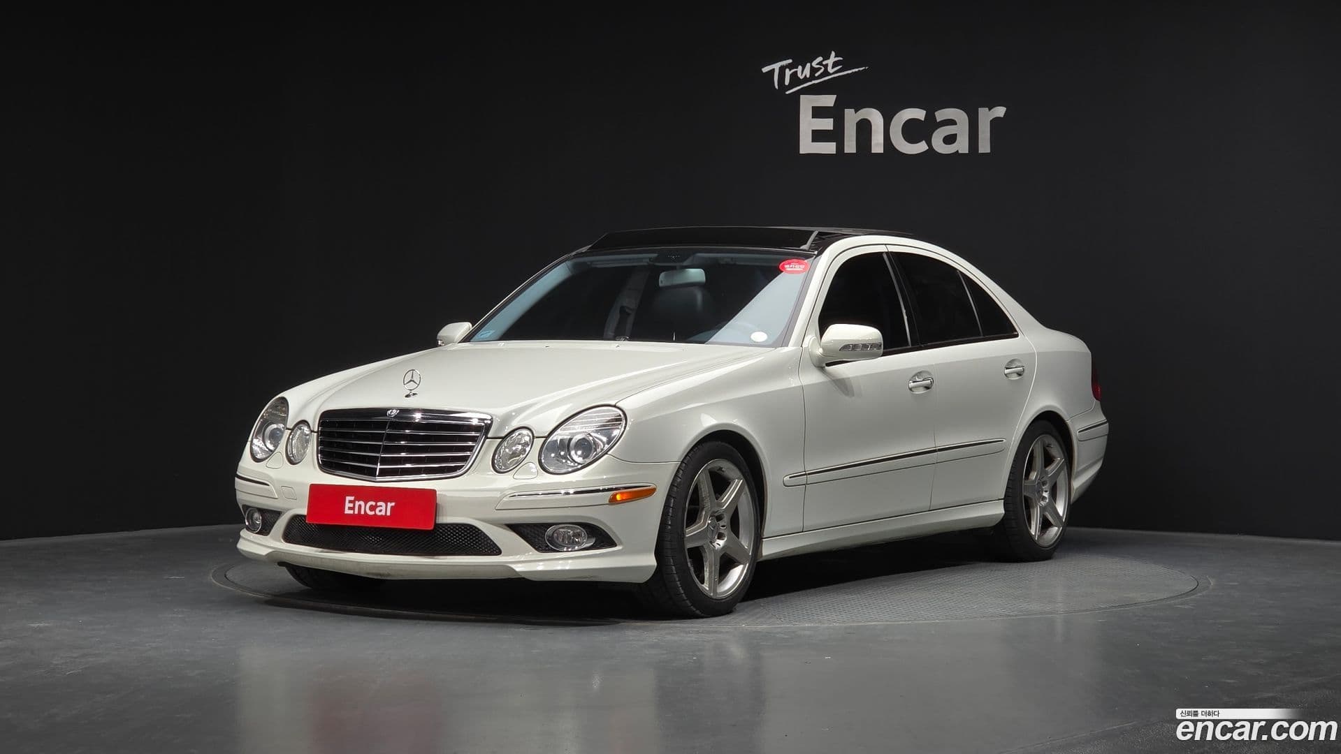 Main__Slider__Photo:E-Class Mercedes-Benz 2008.8-0
