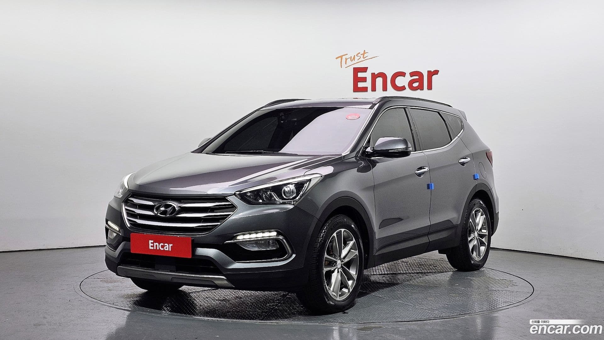 Main__Slider__Photo:Santafe Hyundai 2017.0-0