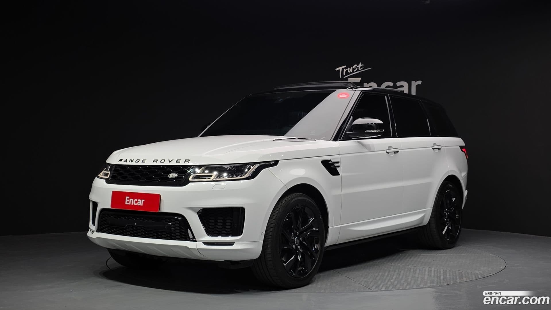 Main__Slider__Photo:Range Rover Sport Land Rover 2019.11-0