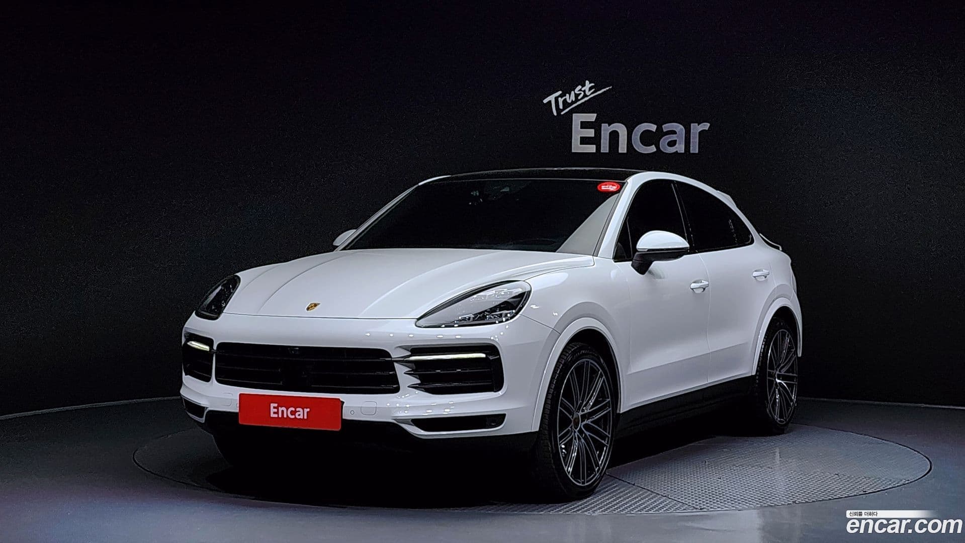 Main__Slider__Photo:Cayenne Porsche 2020.6-0