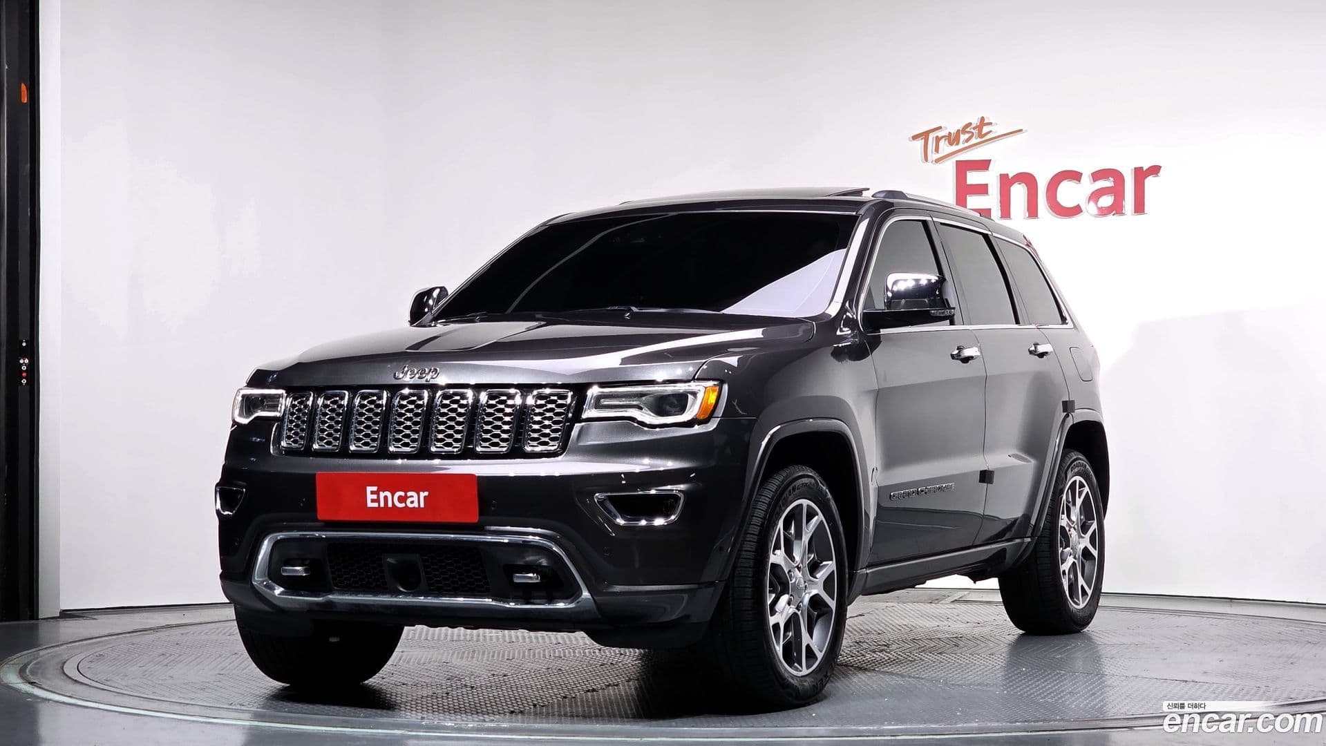 Main__Slider__Photo:Cherokee Jeep 2021.9-0
