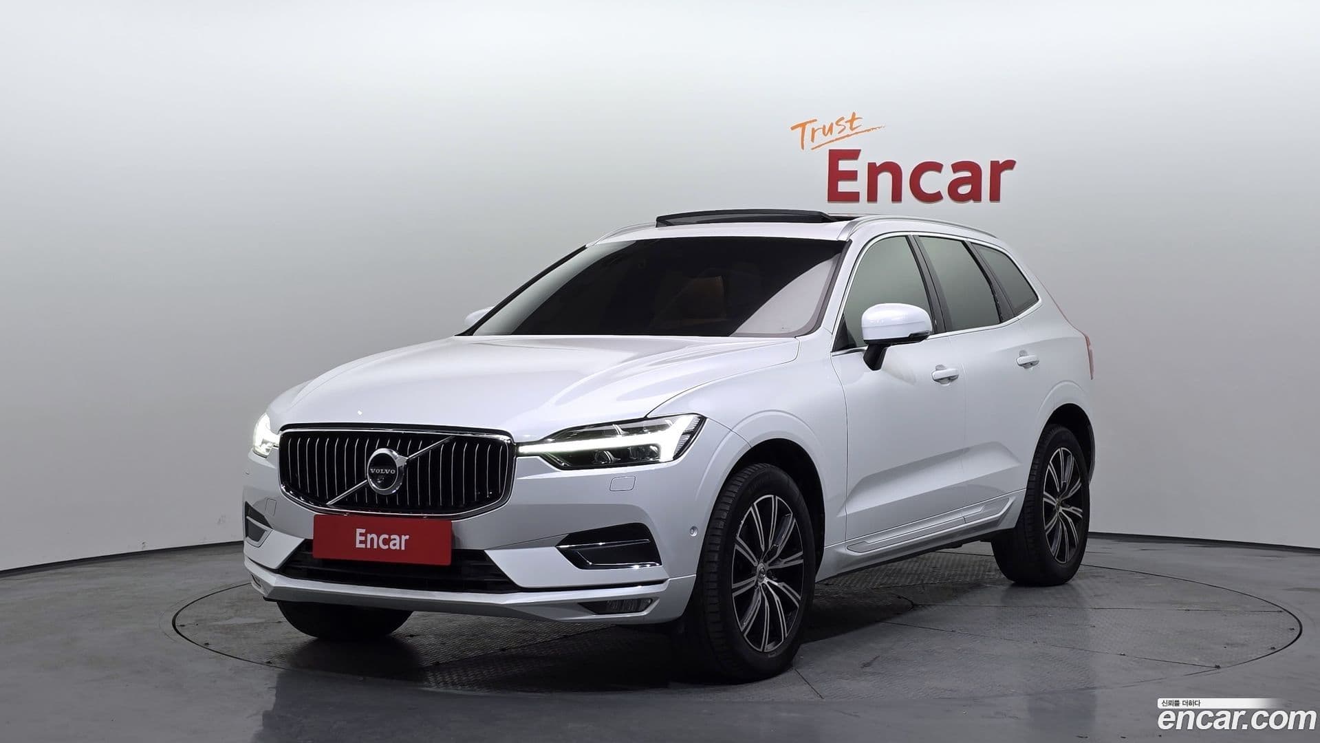 Main__Slider__Photo:XC60 Volvo 2021.8-0